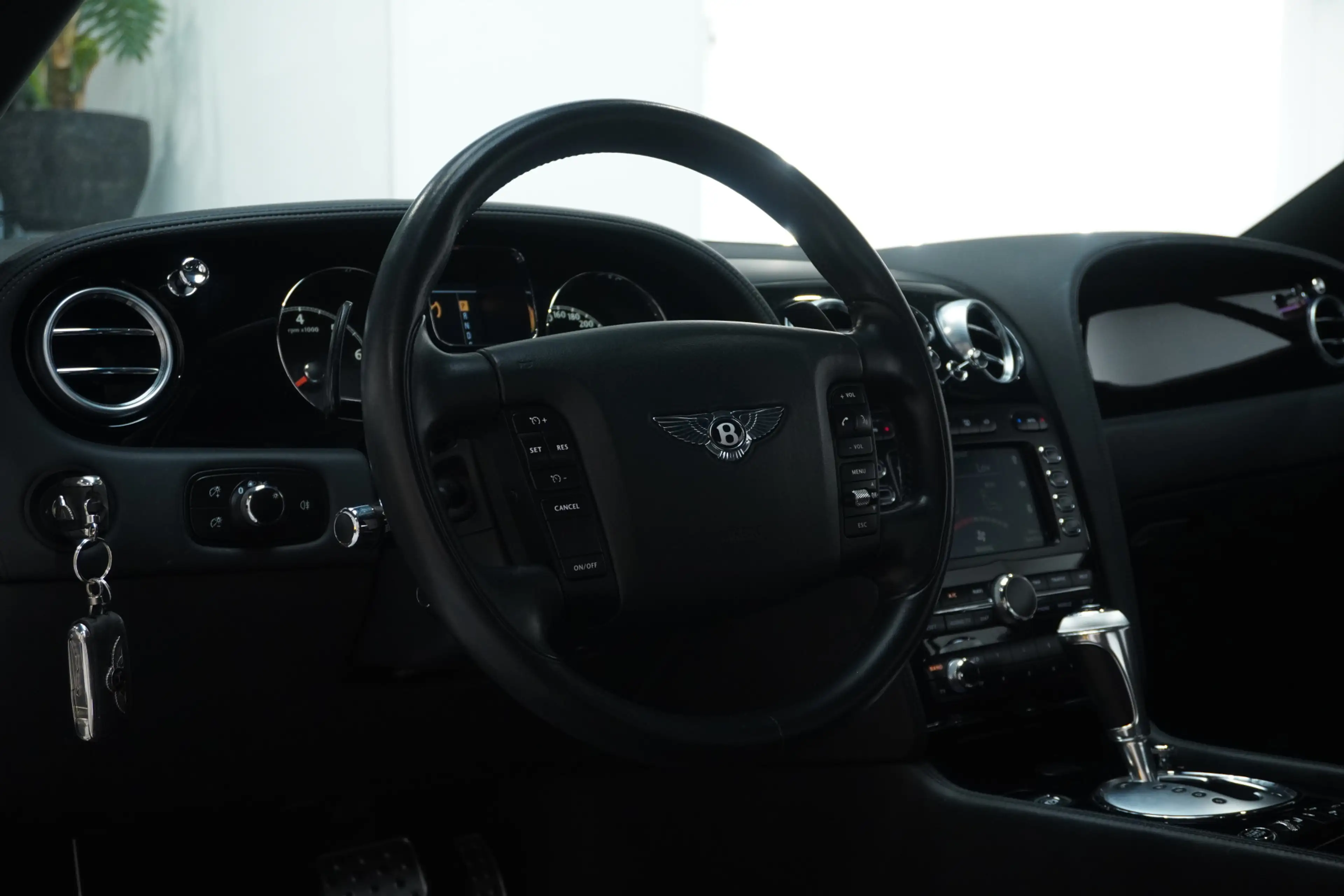 Bentley Continental GT 6.0 W12 — photo 18