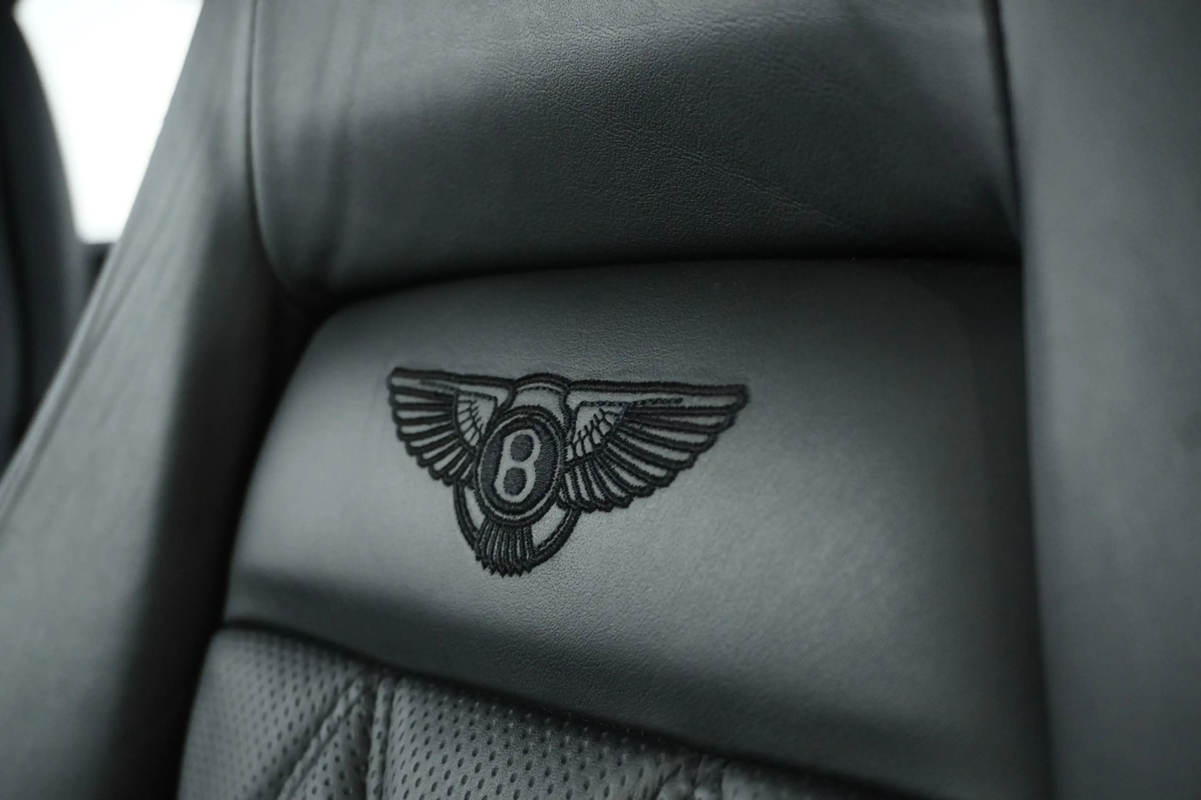 Bentley Continental GT 6.0 W12 — photo 22
