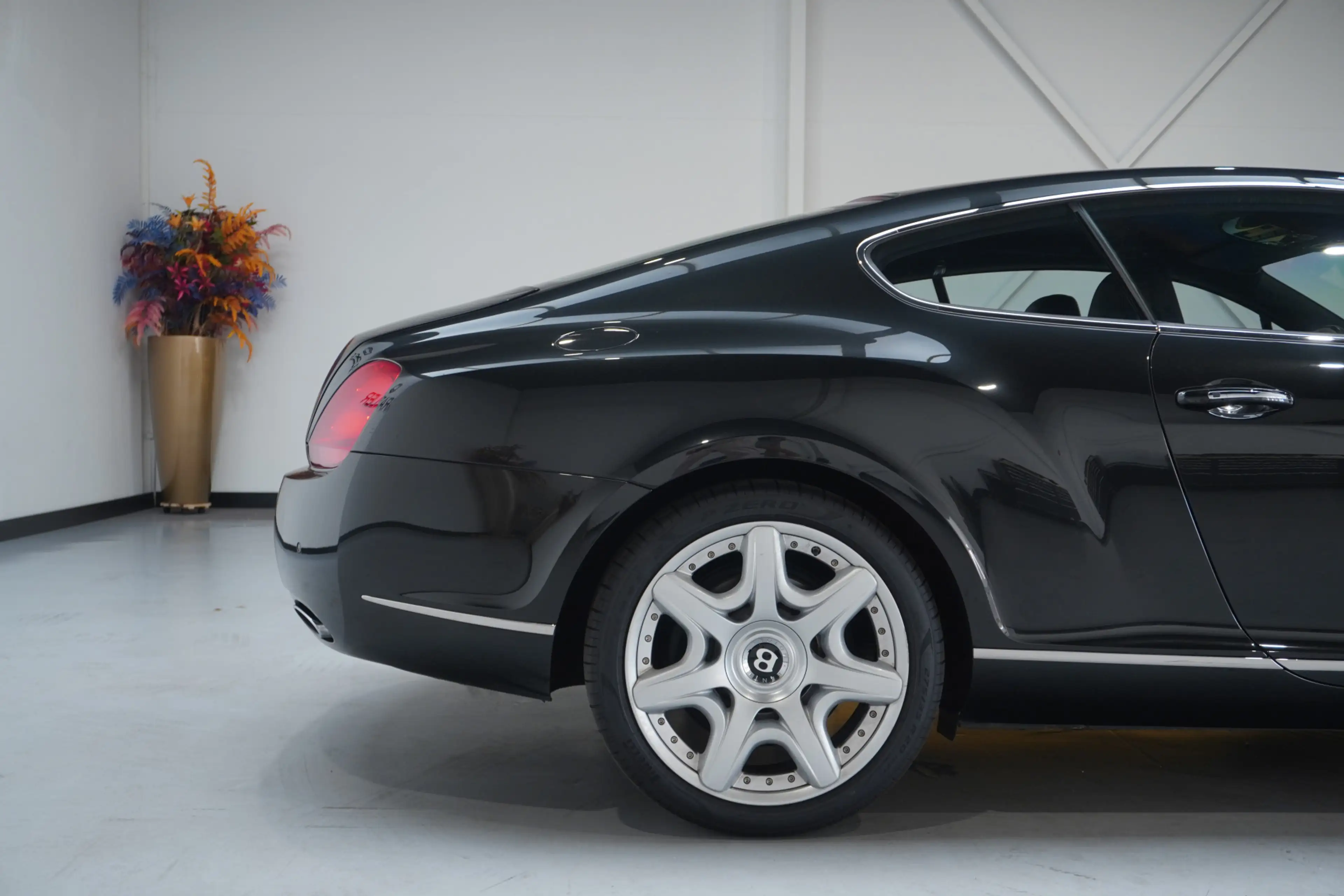 Bentley Continental GT 6.0 W12 — photo 16