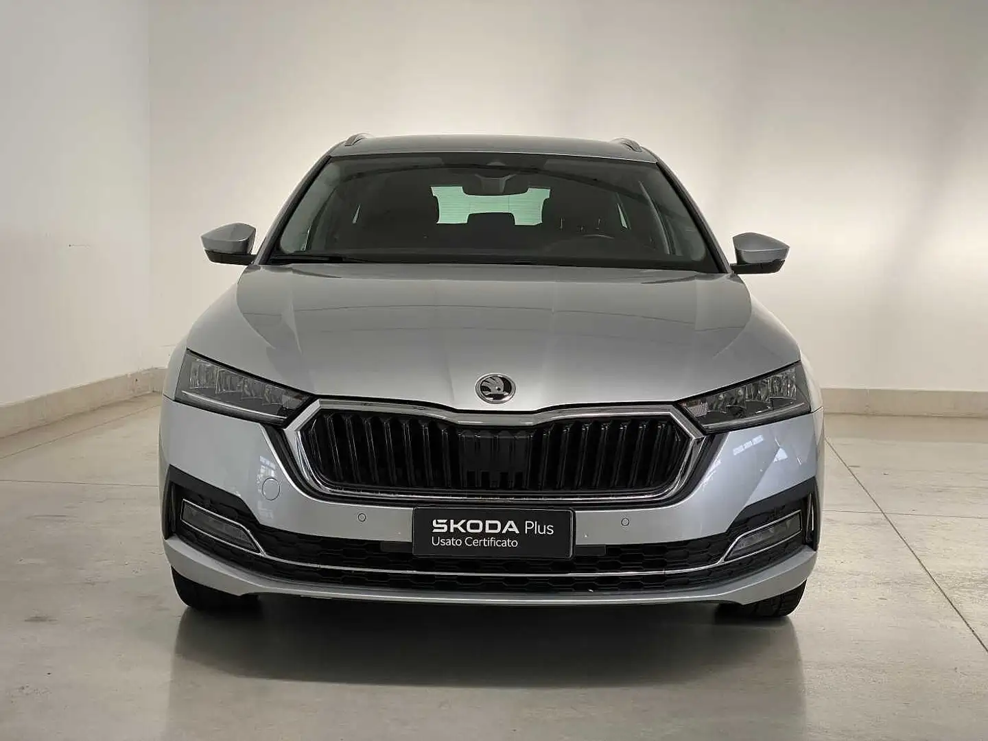 Skoda Octavia 2.0 TDI EVO SCR DSG Wagon Executive Zilver - 2