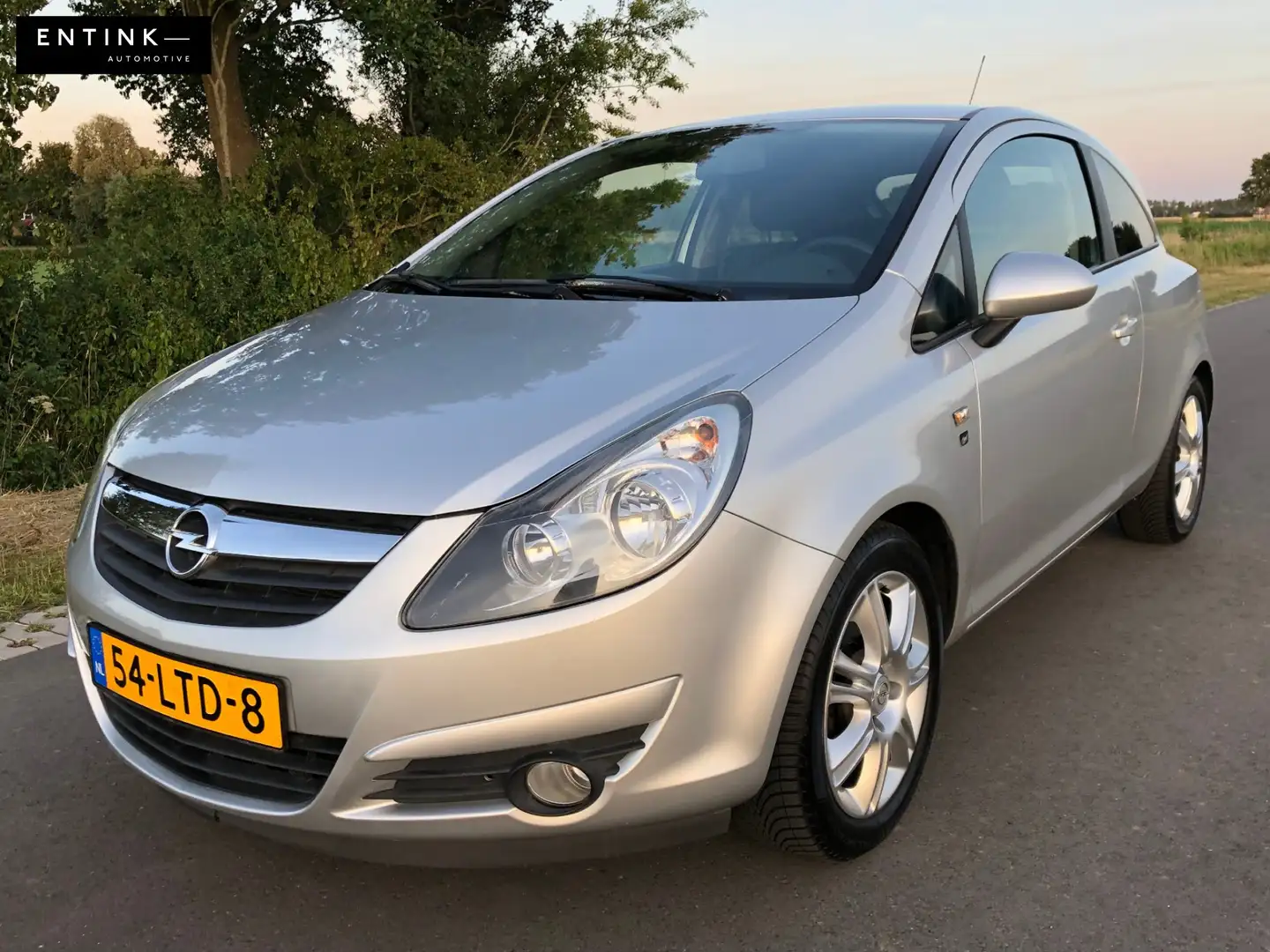 Opel Corsa 1.2-16V '111 Edition' Automaat | Cruise | Airco Grijs - 1