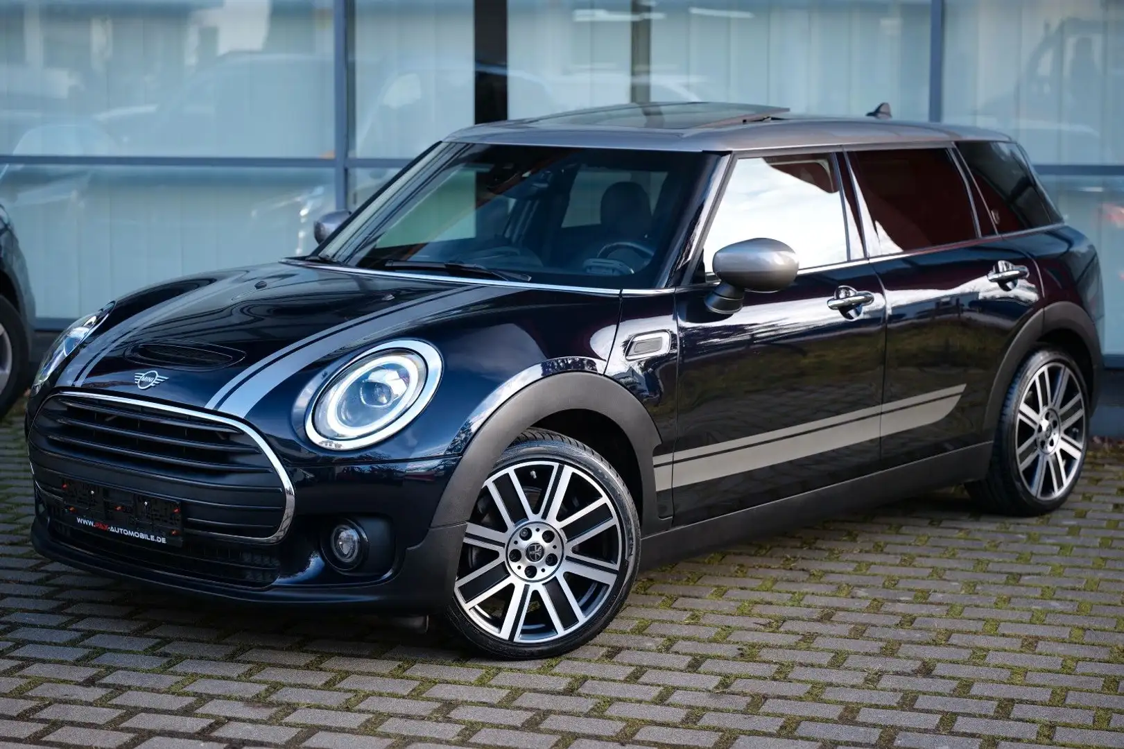 MINI Cooper D Clubman Clubman Cooper D YOURS NAVI+LEDER+PANO+LED+HARMA Zwart - 2