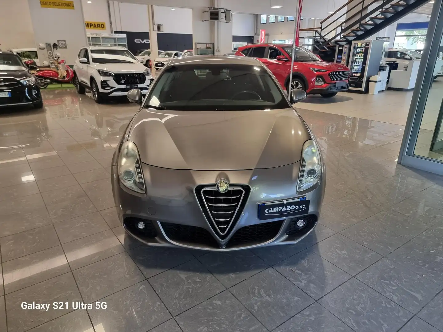 Alfa Romeo Giulietta Giulietta III 2010 2.0 jtdm(2) Distinctive 170cv Grijs - 2