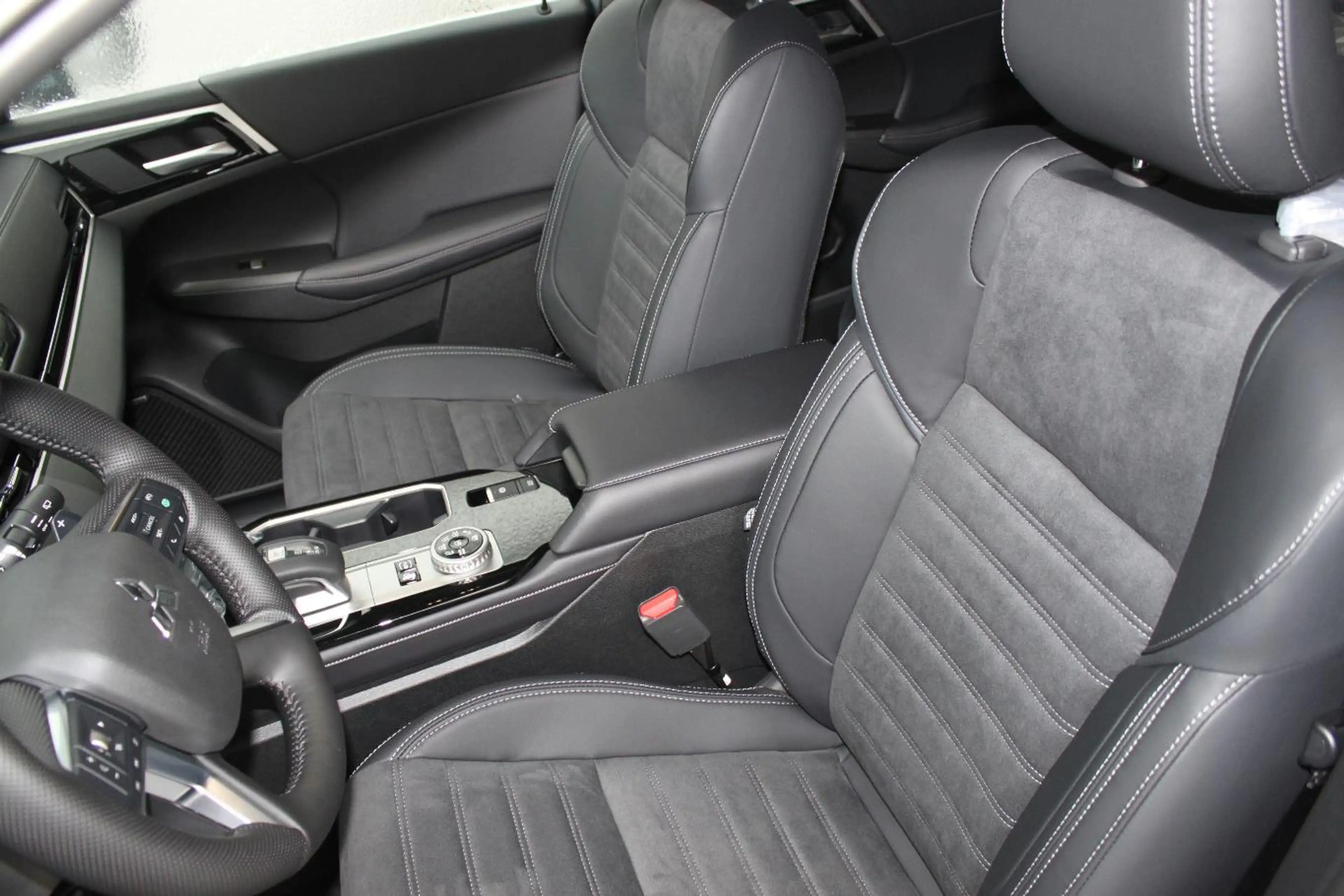 Mitsubishi Outlander 2.4L PHEV Select — photo 6