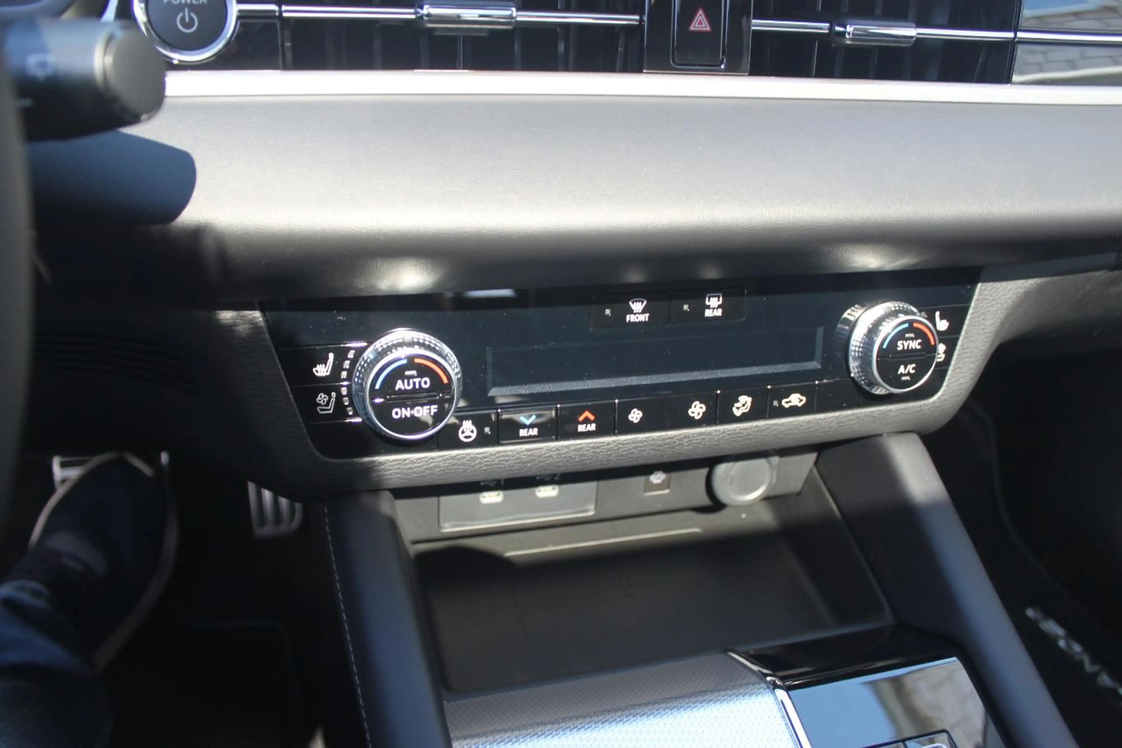 Mitsubishi Outlander 2.4L PHEV Select — photo 15