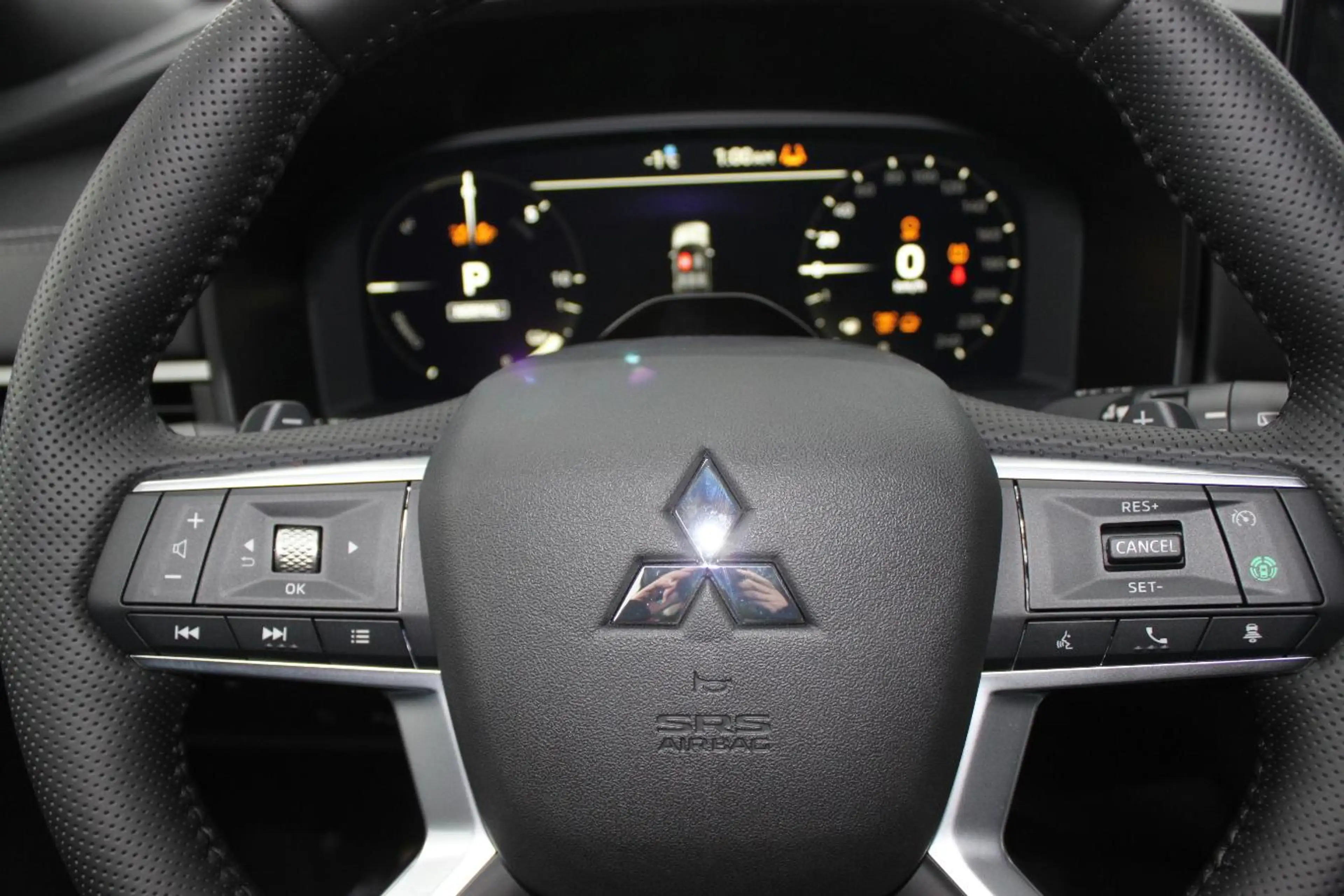 Mitsubishi Outlander 2.4L PHEV Select — photo 9