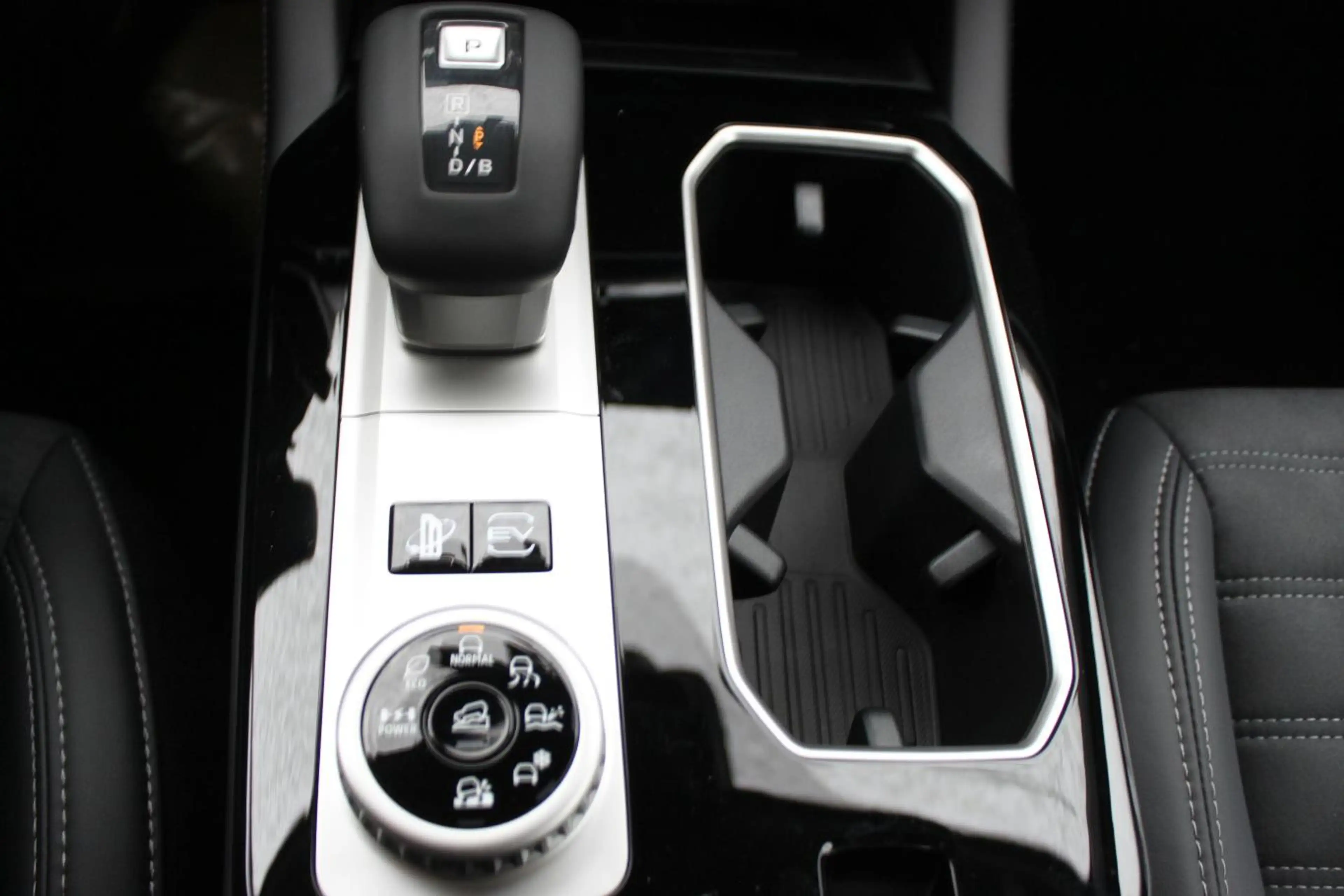 Mitsubishi Outlander 2.4L PHEV Select — photo 13