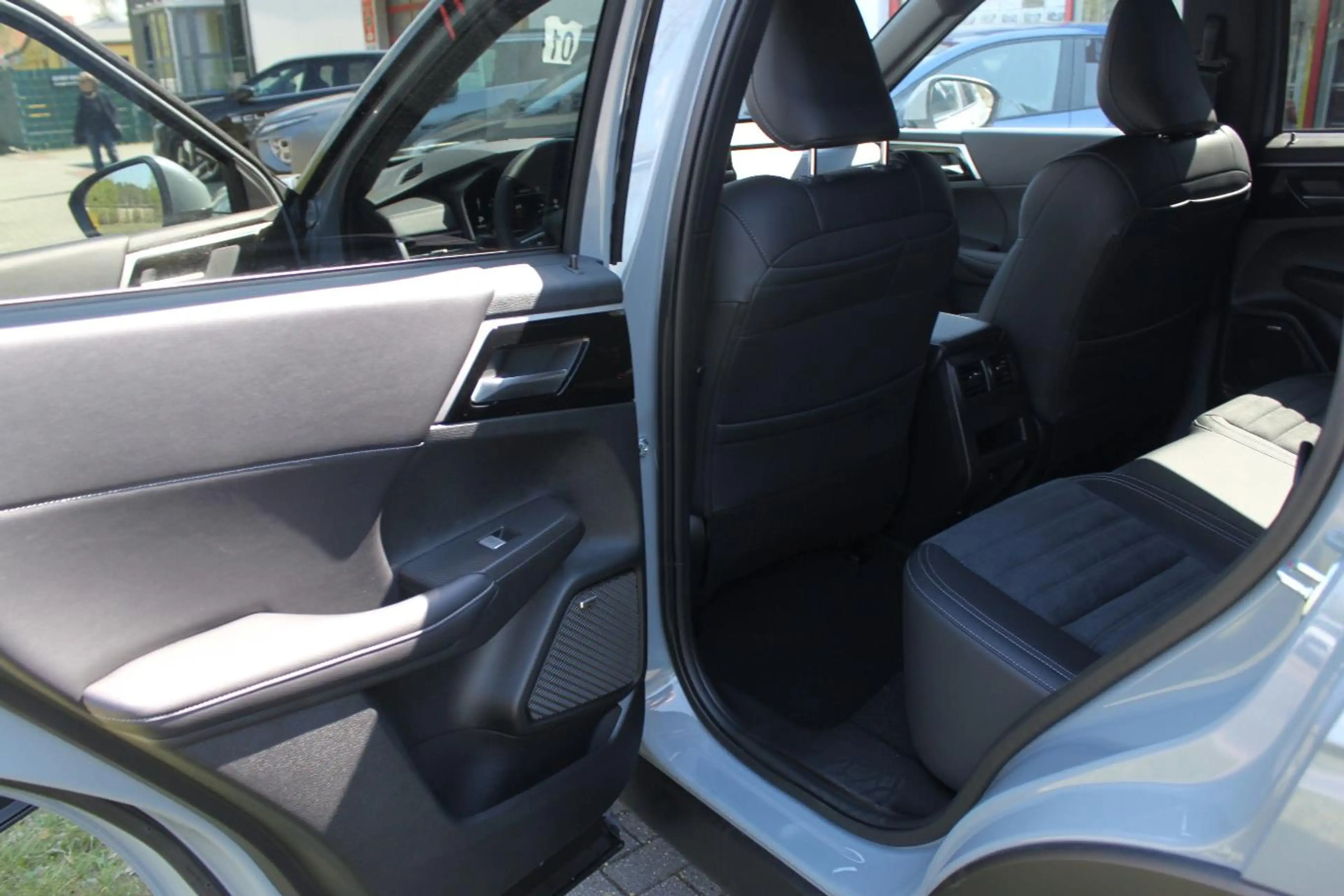 Mitsubishi Outlander 2.4L PHEV Select — photo 8