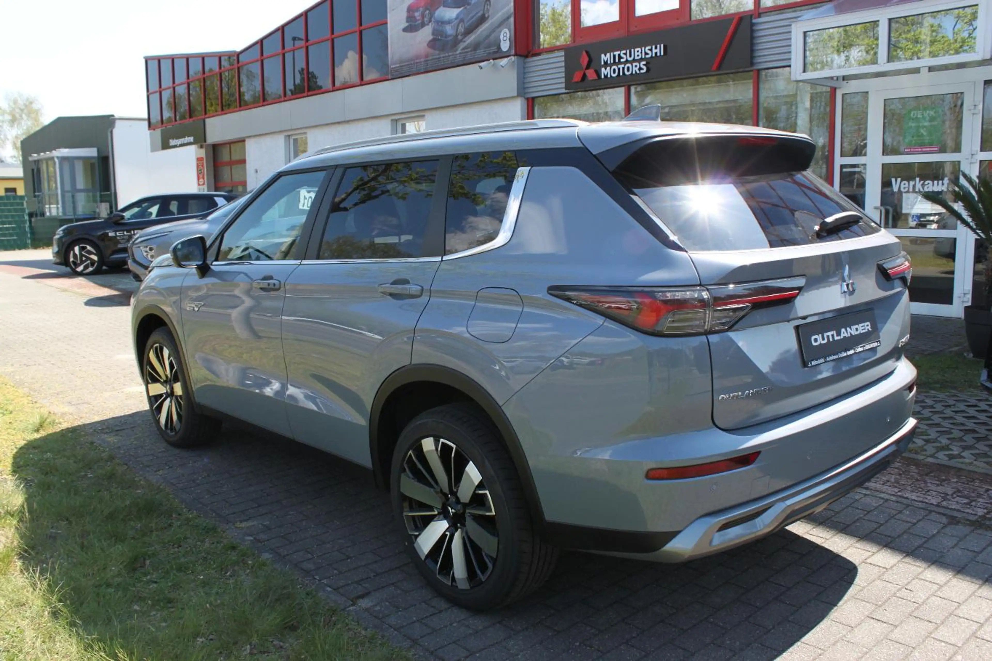 Mitsubishi Outlander 2.4L PHEV Select — photo 2
