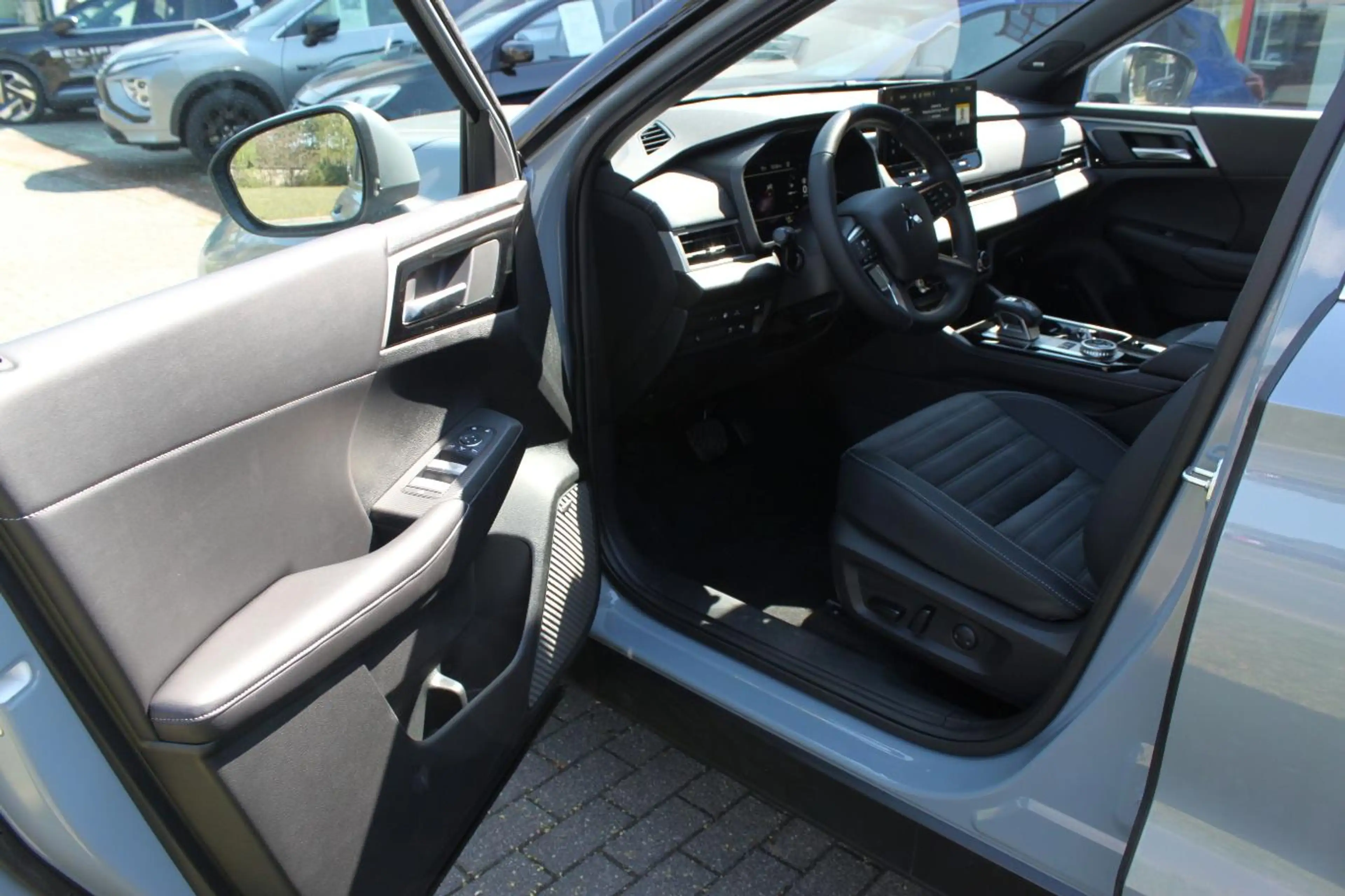 Mitsubishi Outlander 2.4L PHEV Select — photo 5