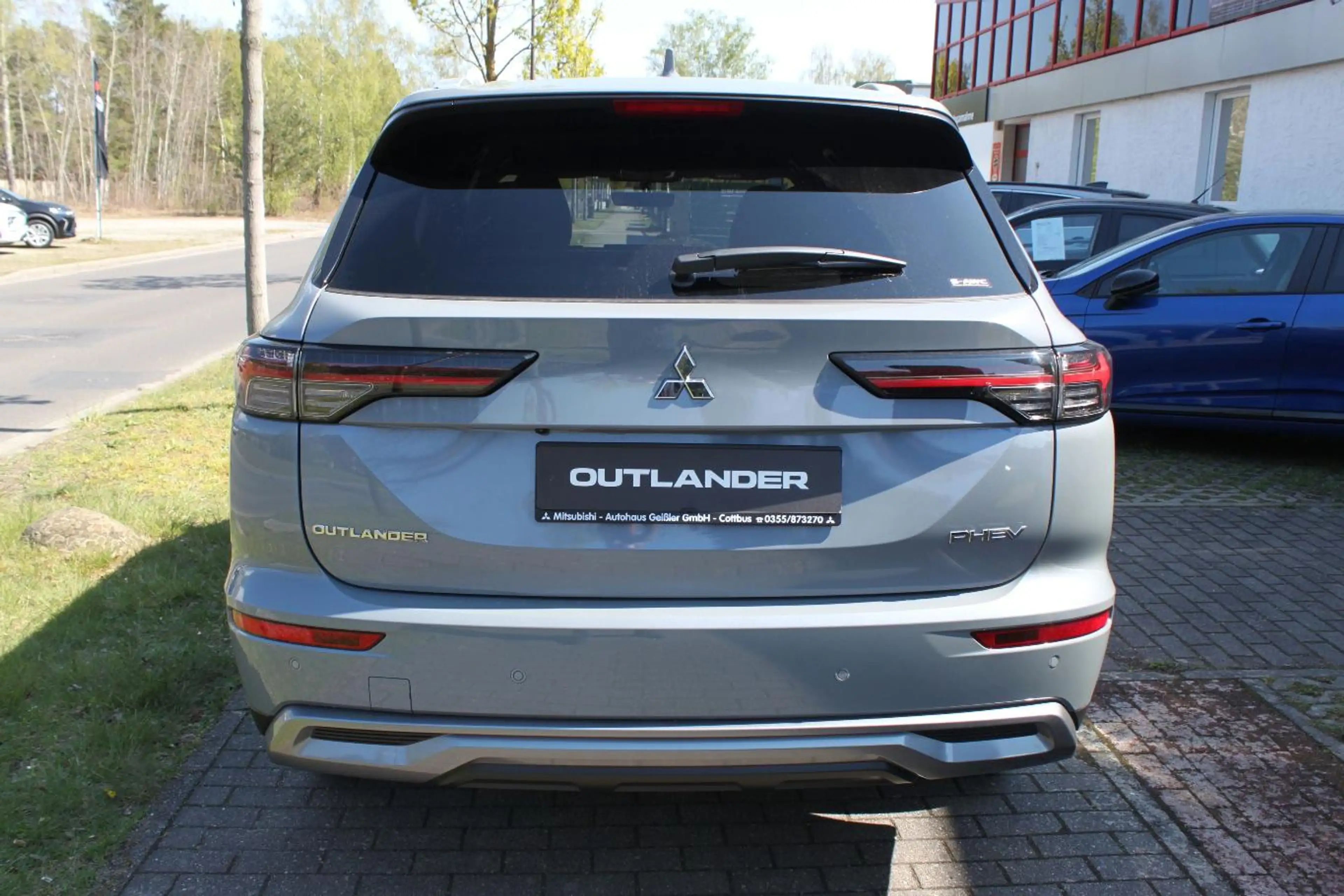 Mitsubishi Outlander 2.4L PHEV Select — photo 3