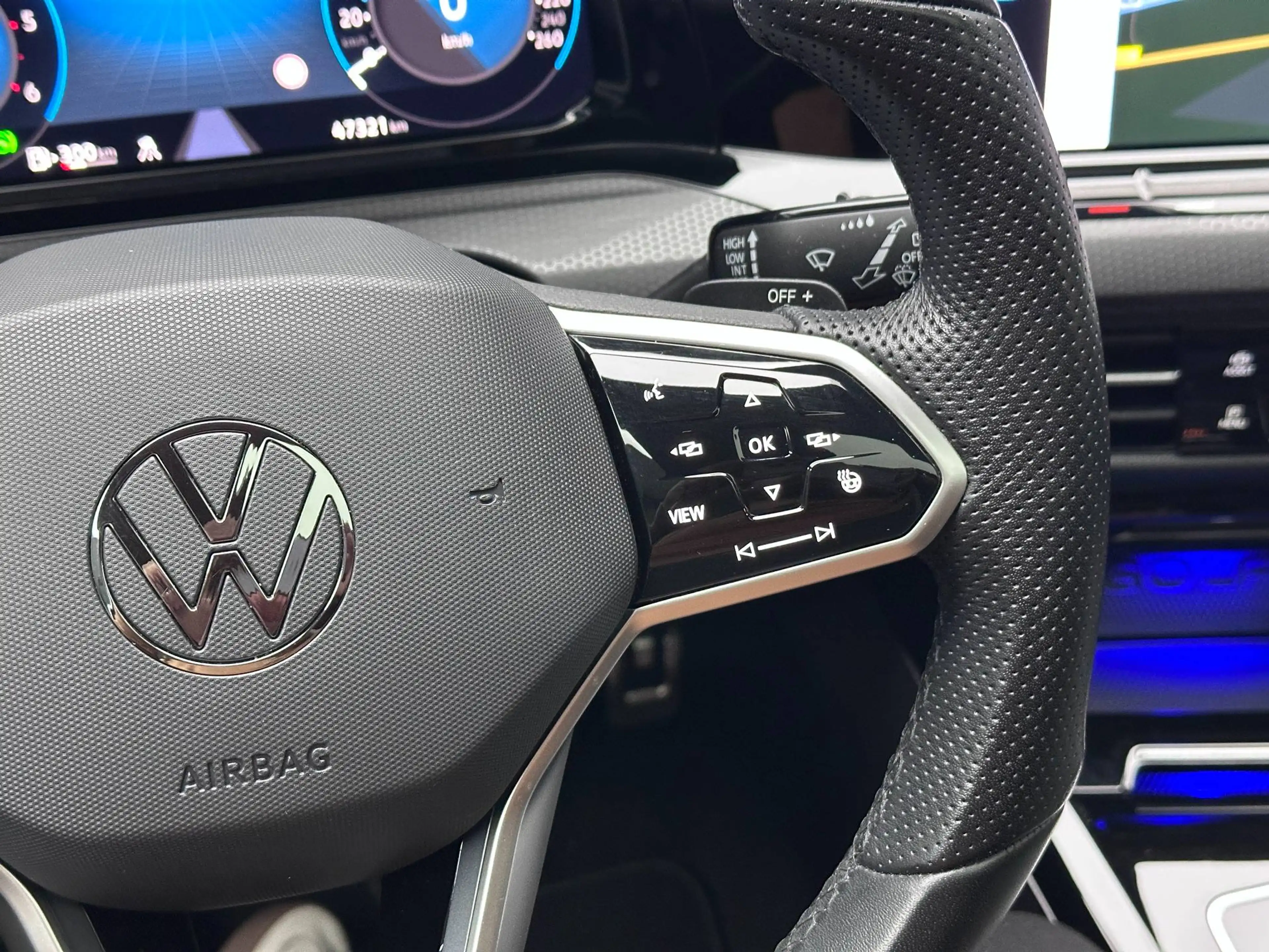 Volkswagen Golf GTD Black Style *19Zoll*PANORAMA*LEDER*H&K*SitzKlima*HuD* — photo 21