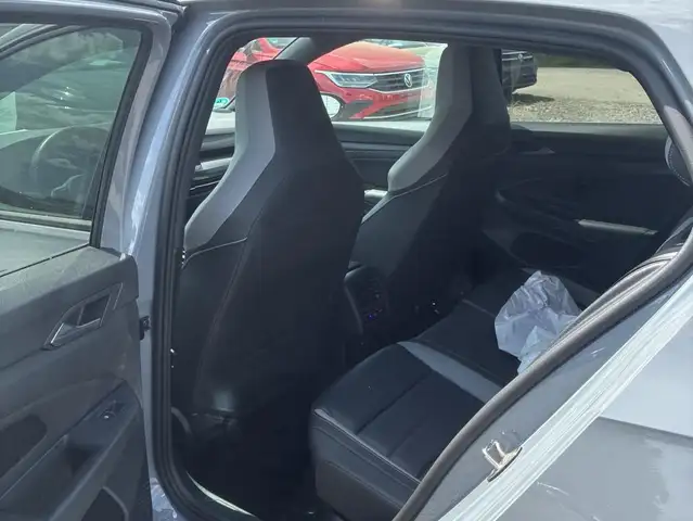 Volkswagen Golf view 11