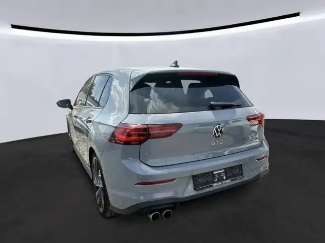 Volkswagen Golf view 3