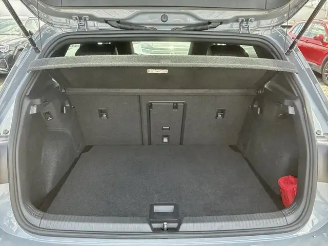 Volkswagen Golf view 12
