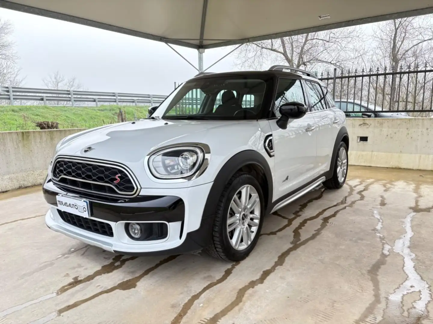 MINI Cooper SD Countryman 2.0 190 cv Hype ALL4 C.Auto Bianco - 1