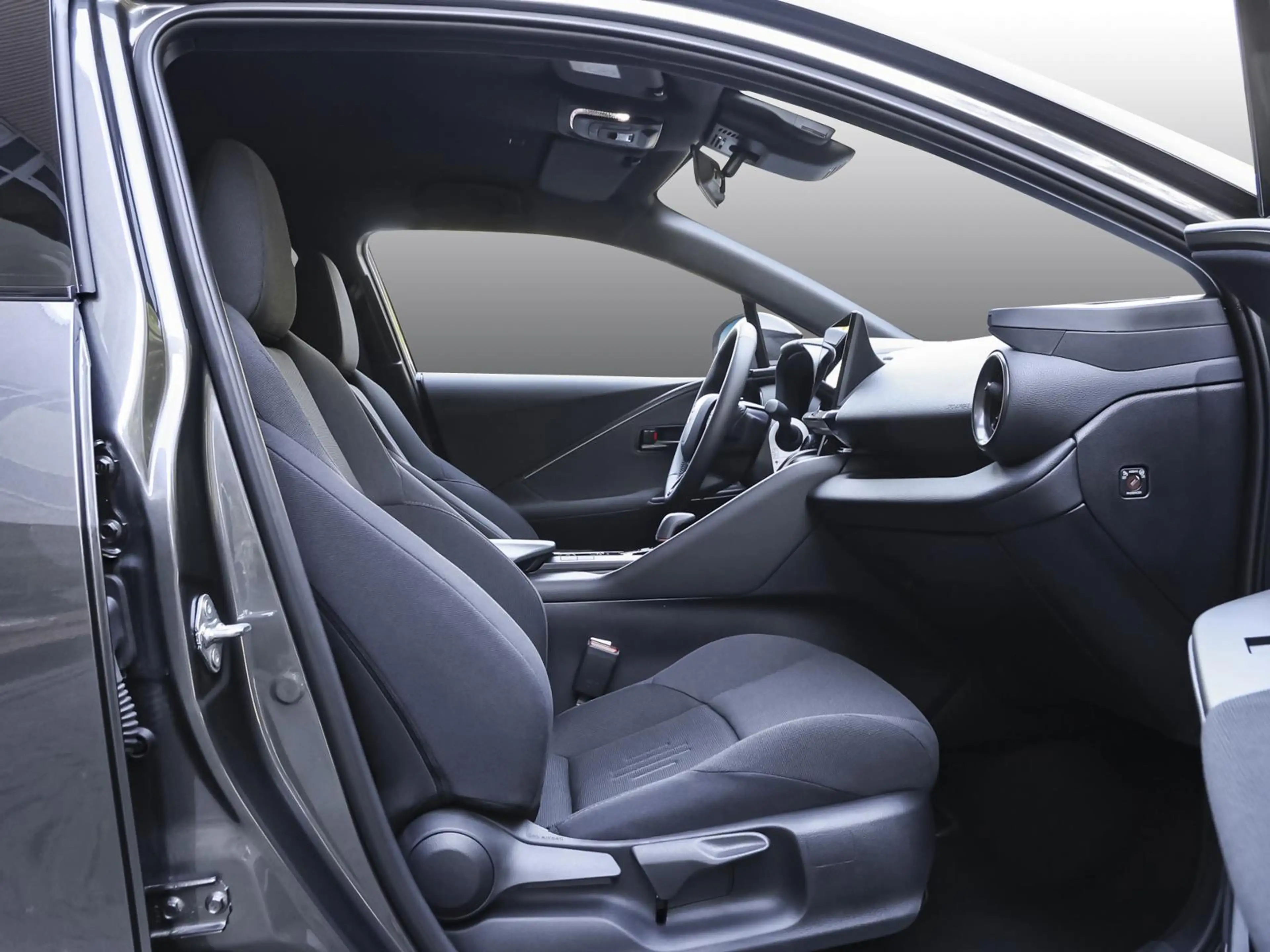 Toyota C-HR 2.0 Plug-in Hybrid Teamplayer NAVI SHZ PDC BT — photo 3
