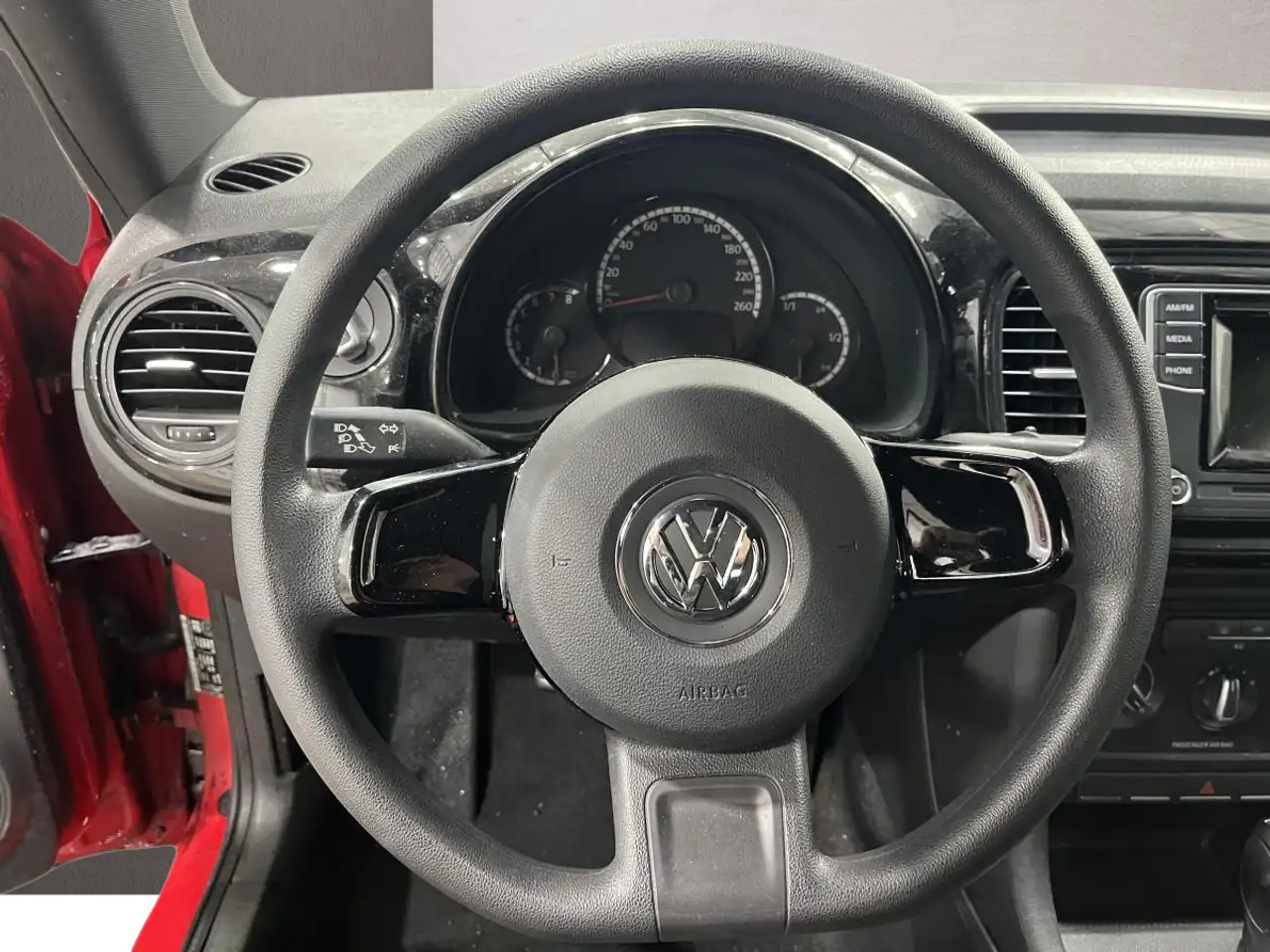 Volkswagen Beetle снимка Volkswagen Beetle