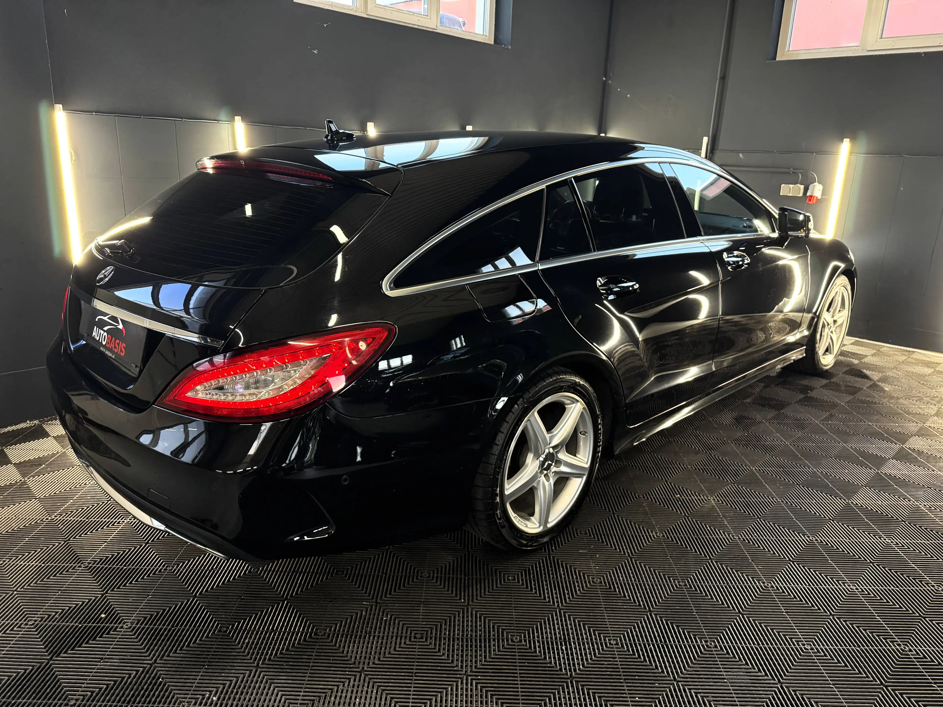 Mercedes-Benz CLS 350 CLS 350 d SB 4Matic AMG/Multibeam/Keyless/Kamera/Leder — photo 11