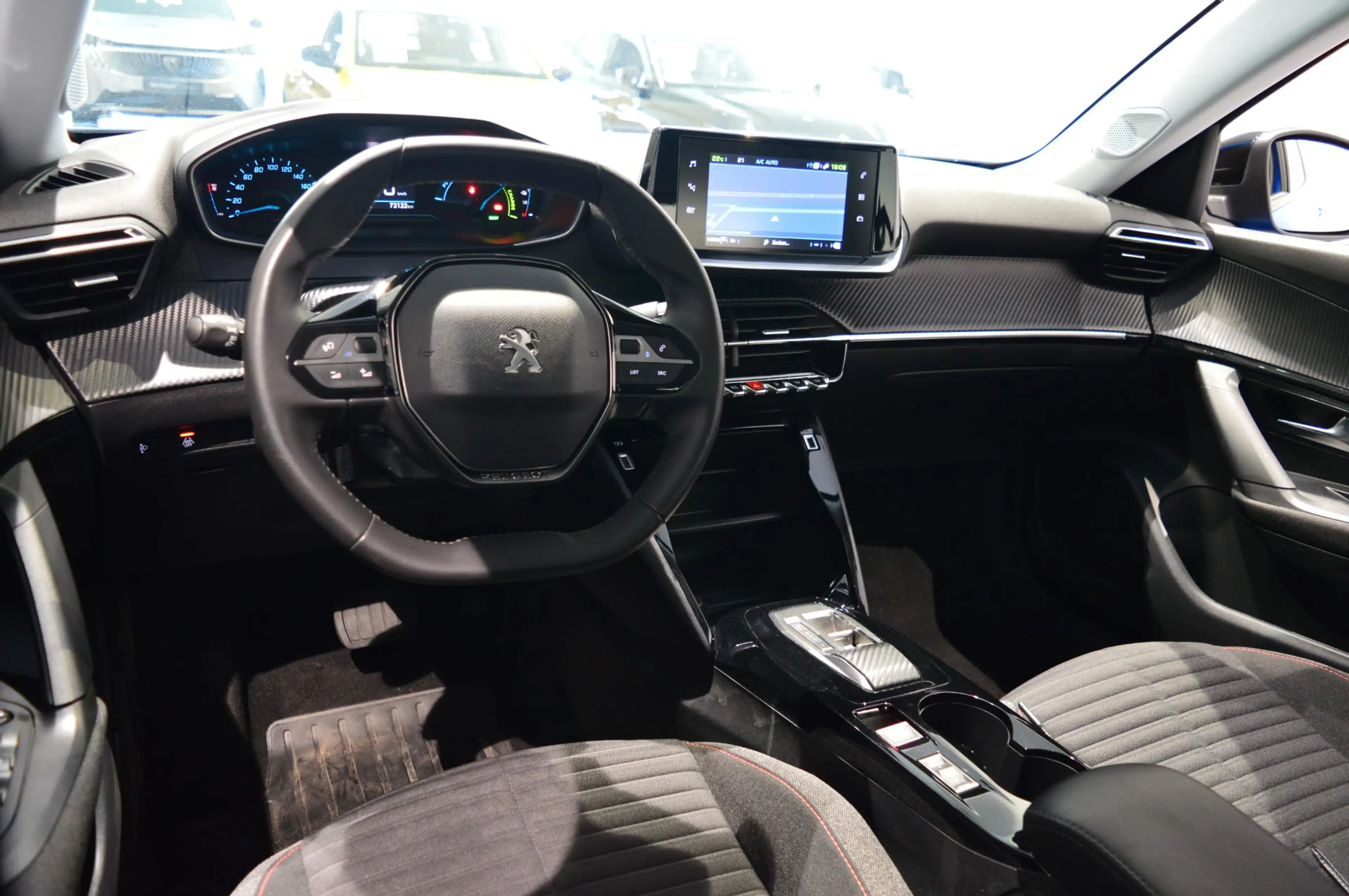 Peugeot e-2008 EV Active 50 kWh — photo 7