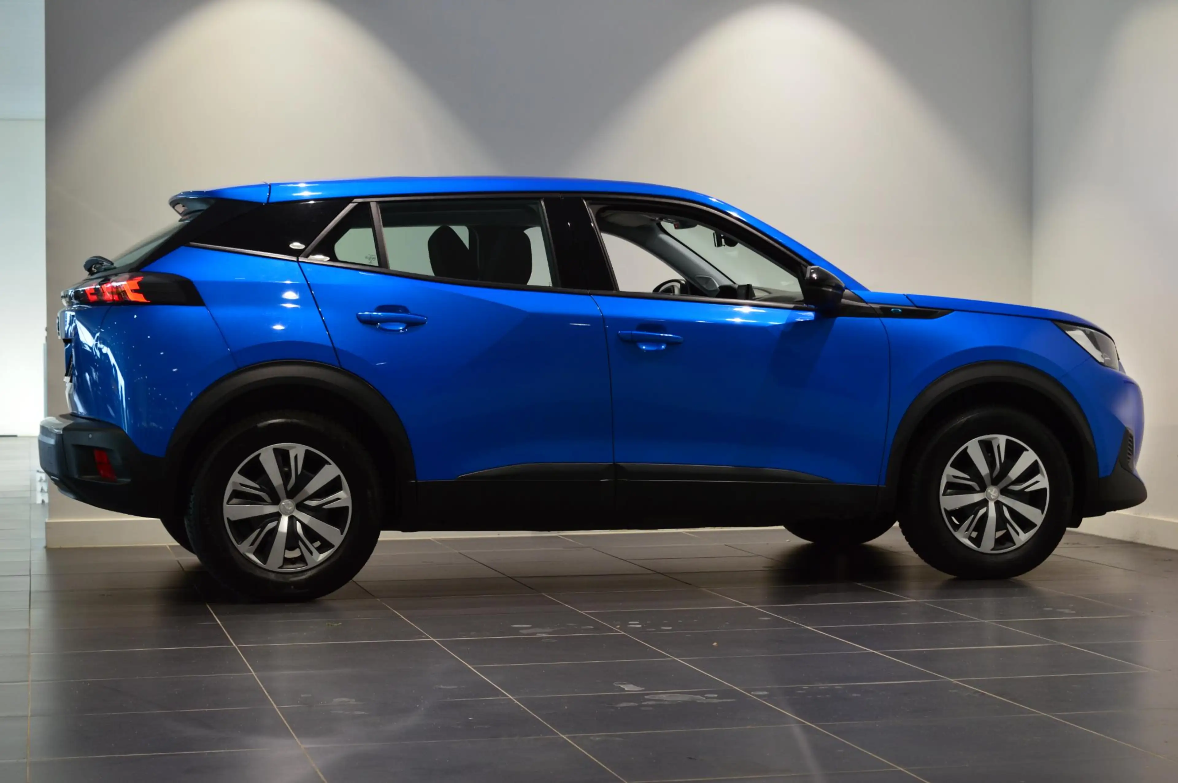 Peugeot e-2008 EV Active 50 kWh — photo 14