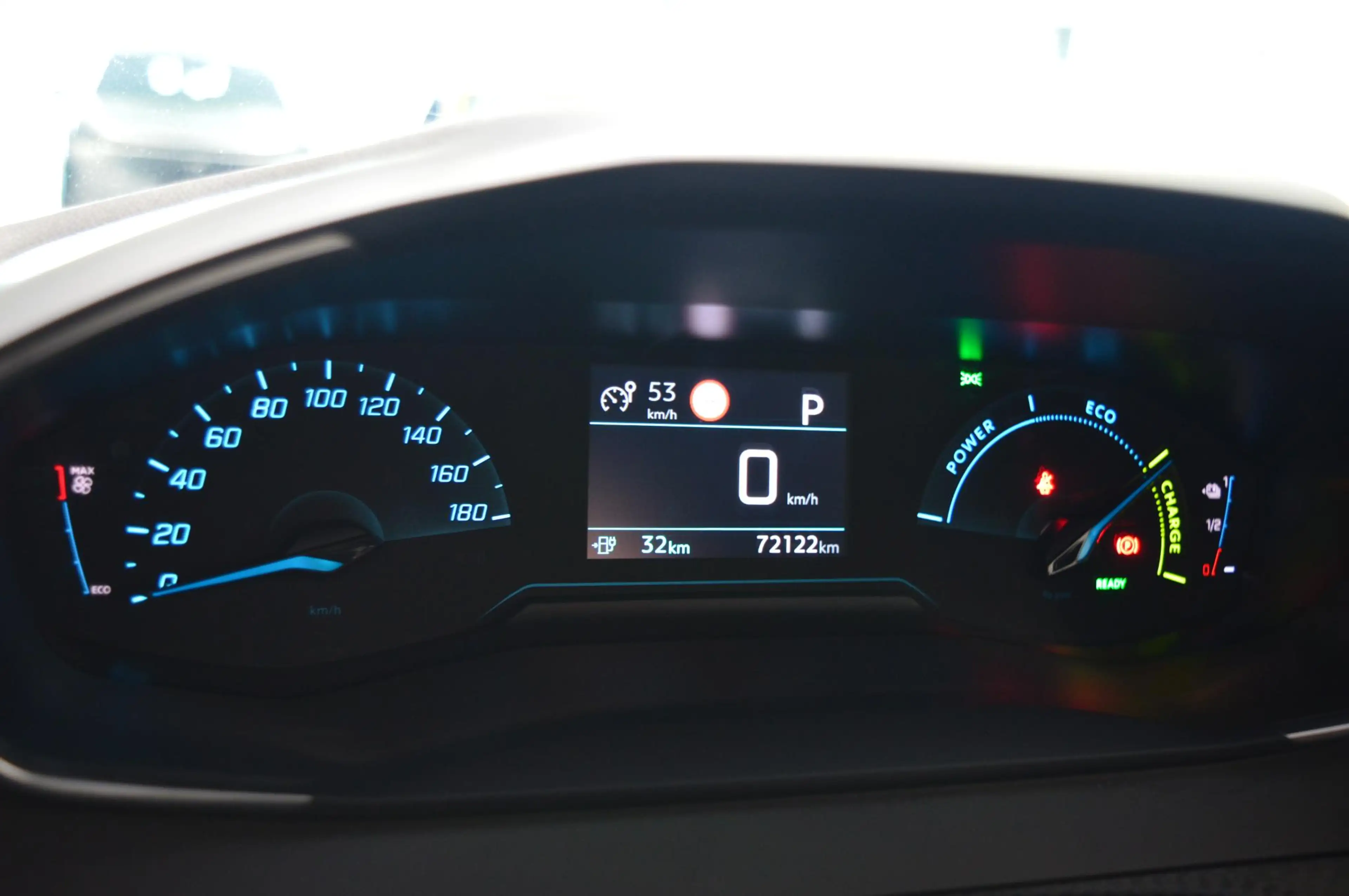 Peugeot e-2008 EV Active 50 kWh — photo 8