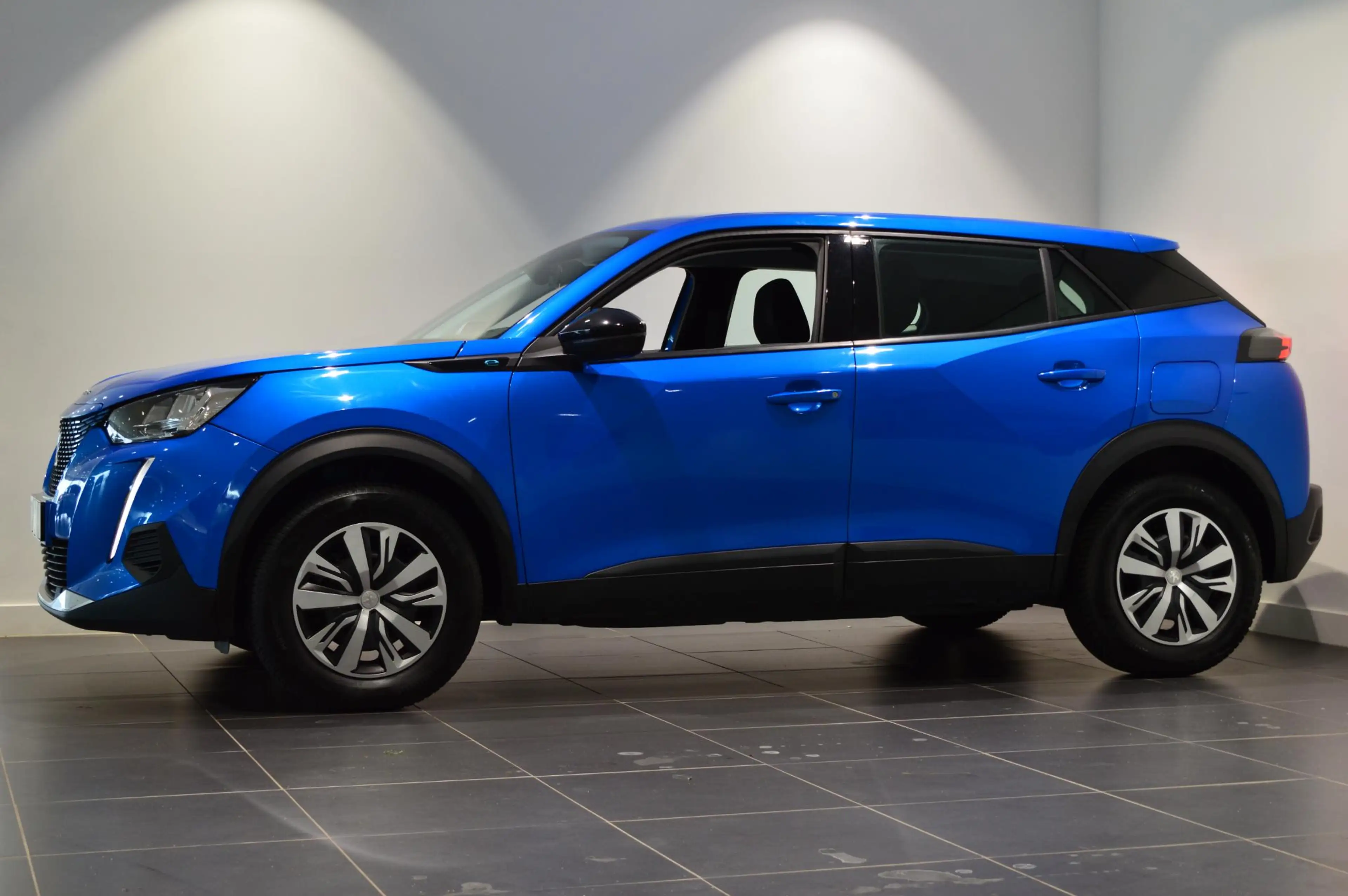 Peugeot e-2008 EV Active 50 kWh — photo 4