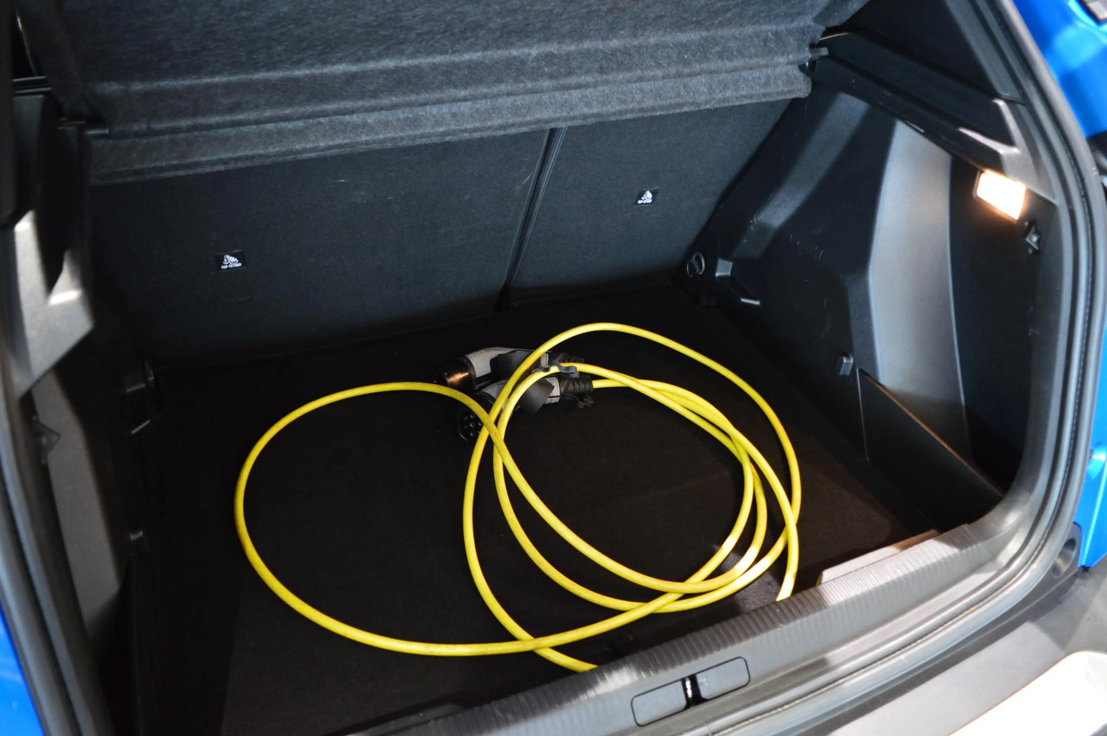 Peugeot e-2008 EV Active 50 kWh — photo 11