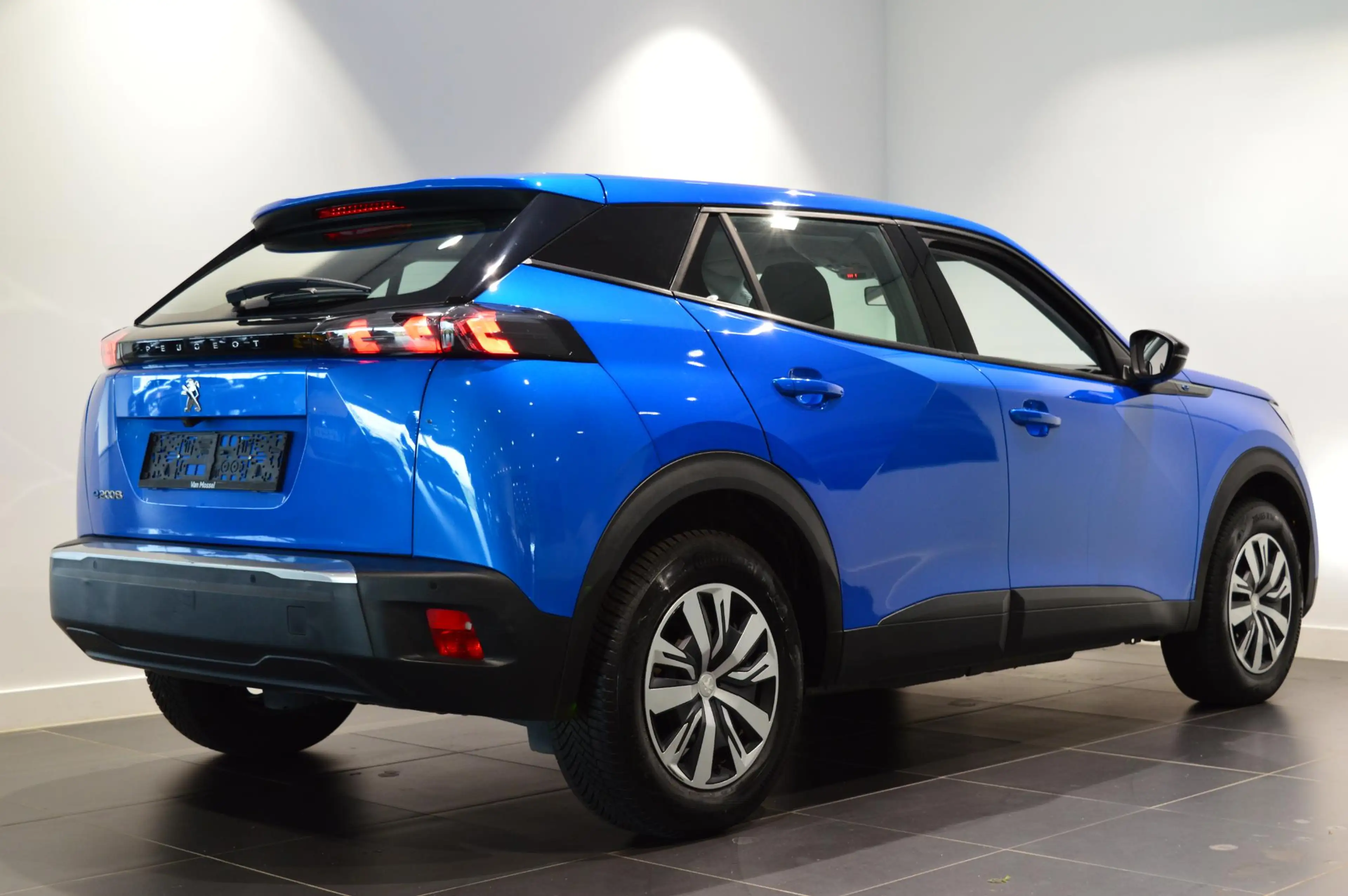 Peugeot e-2008 EV Active 50 kWh — photo 12
