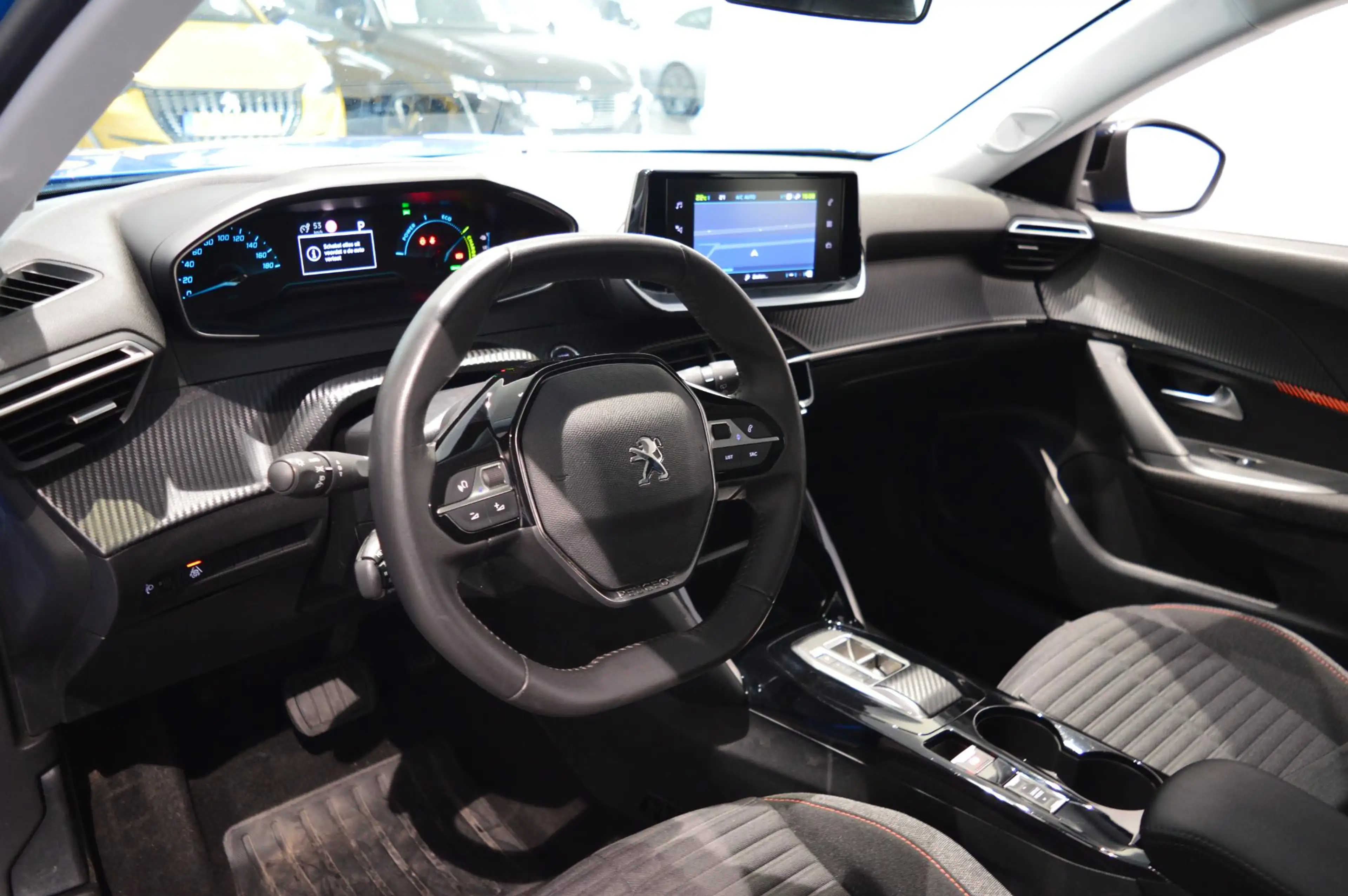 Peugeot e-2008 EV Active 50 kWh — photo 5