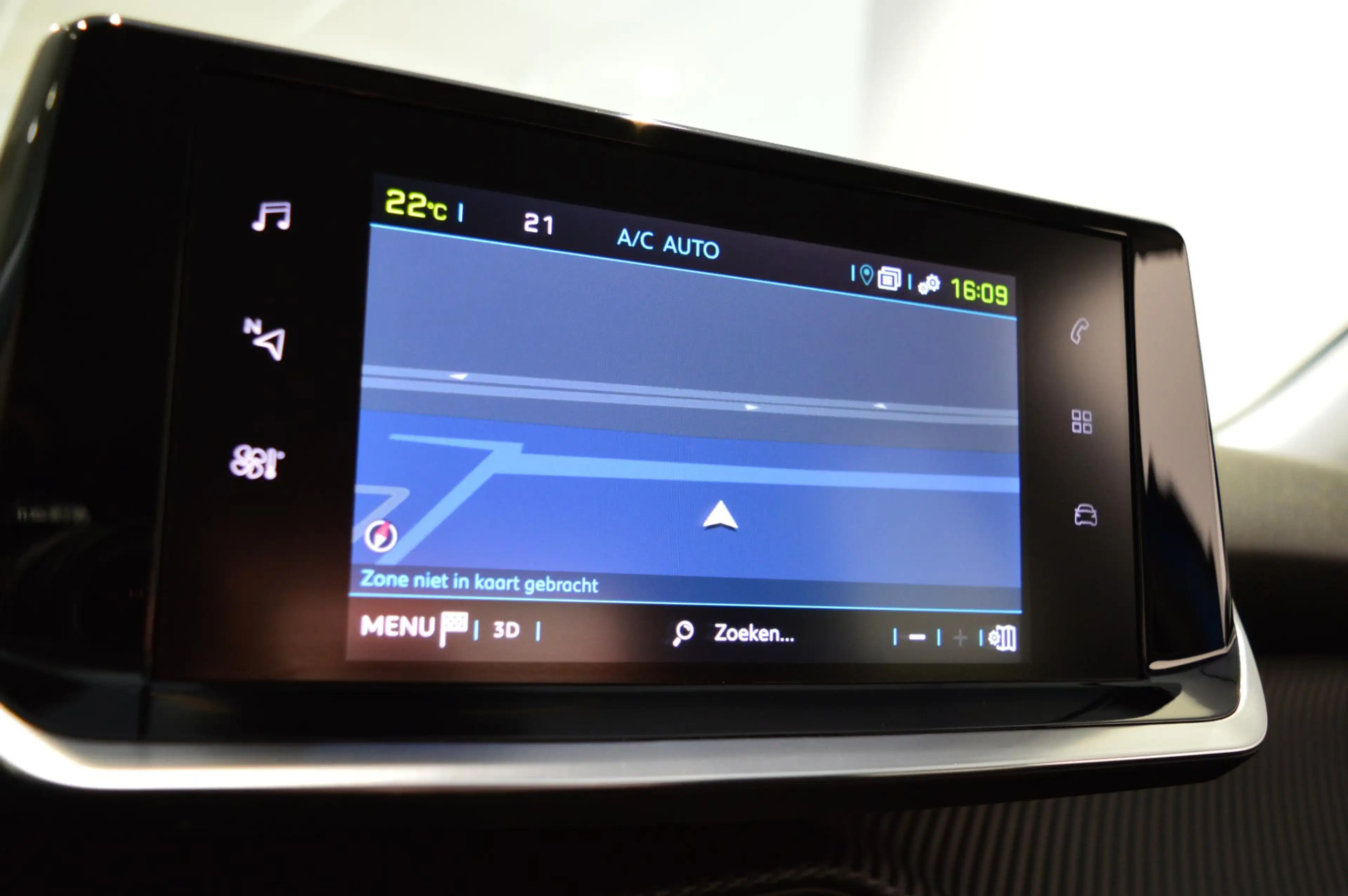 Peugeot e-2008 EV Active 50 kWh — photo 9