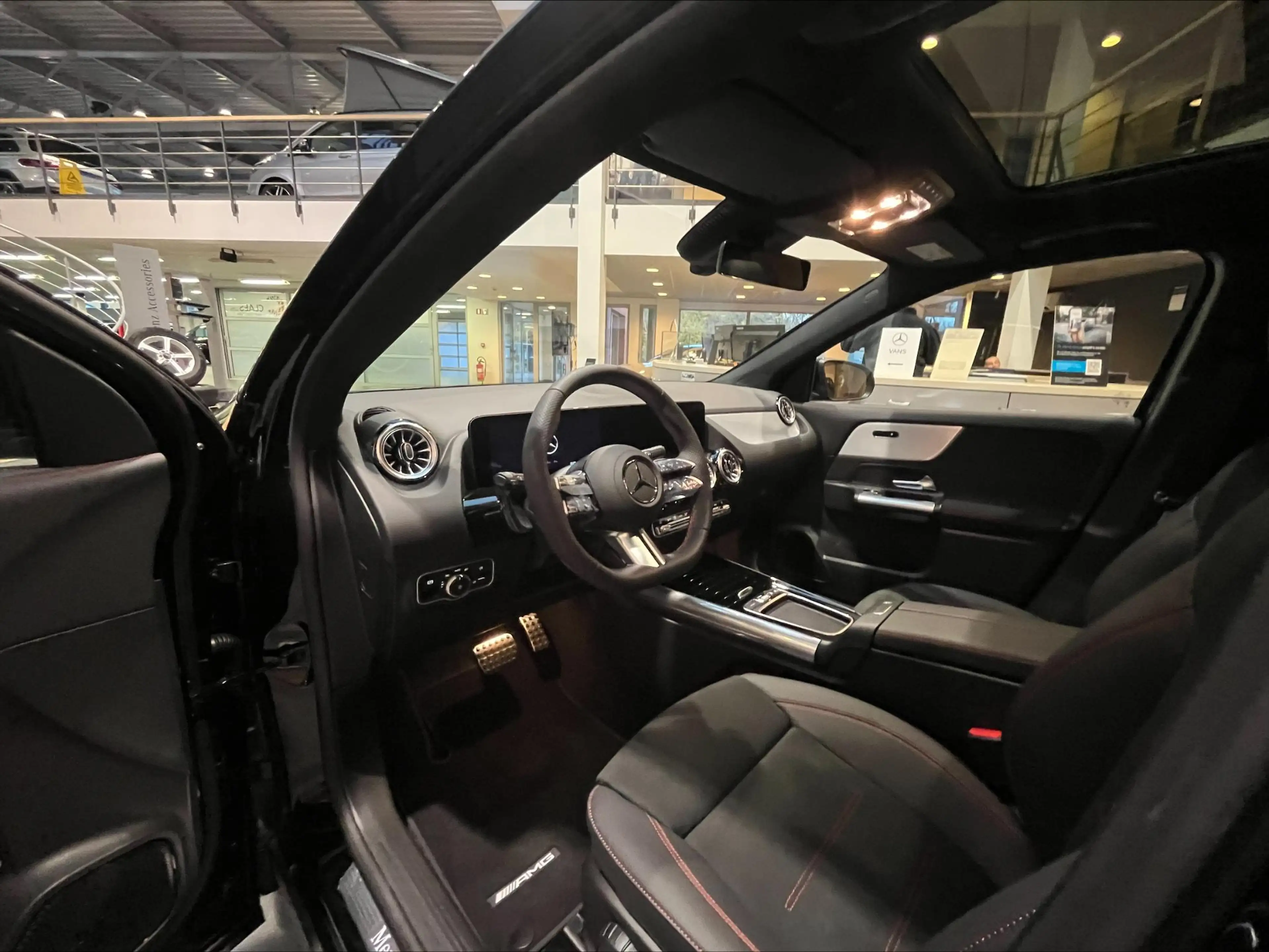 Mercedes-Benz GLA 180 GLA 140 Years Edition Nieuwe wagen DOS 9170 op de — photo 5