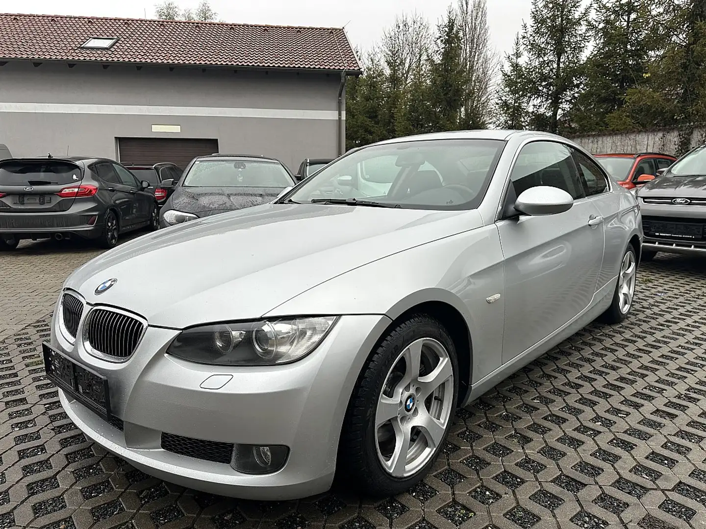 BMW 325 xi Coupé Grau - 1