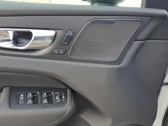 Volvo XC60 T6 AWD PHEV 18,8kWh Ultra Black Edition Aut. Ansicht 9