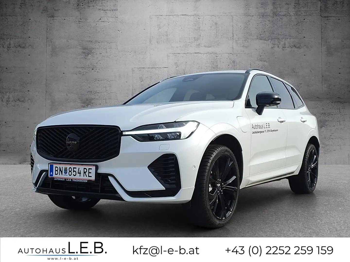 Volvo XC60 T6 AWD PHEV 18,8kWh Ultra Black Edition Aut. Weiß - 1