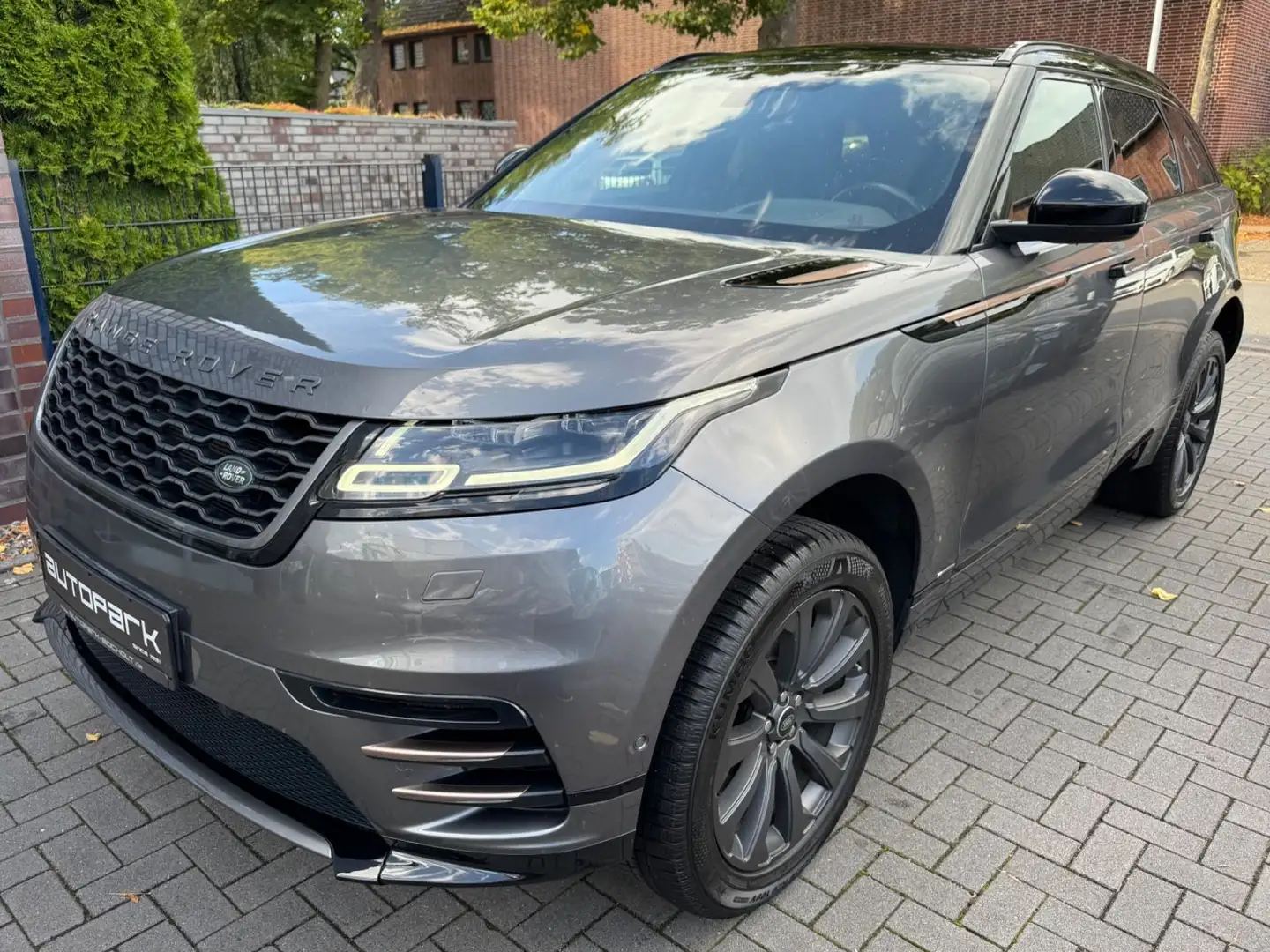 Land Rover Range Rover Velar R-Dynamic SE Panorama Matrix Grau - 1