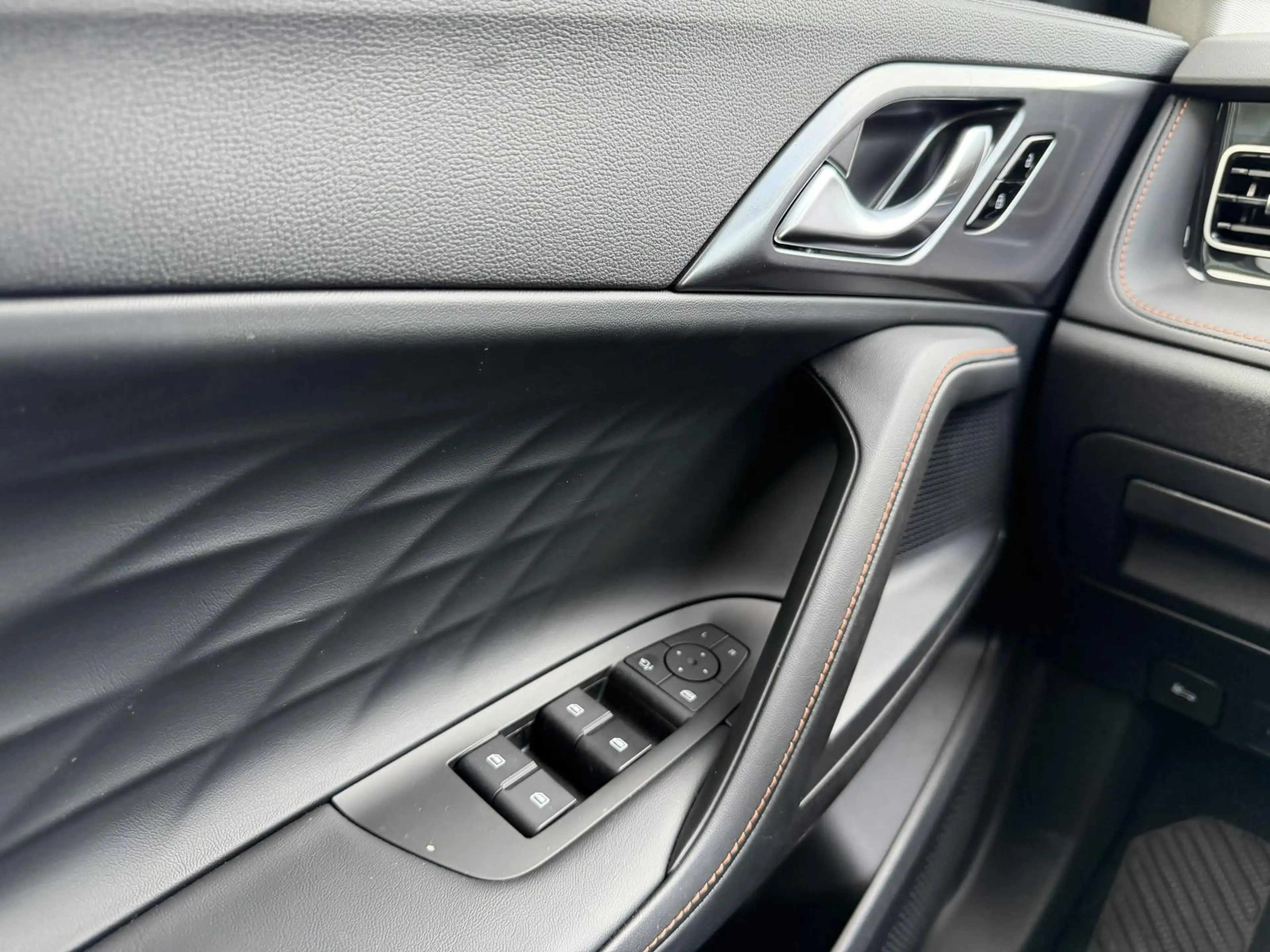 MG HS Luxury HEV+ 224PS Android Auto*Navi*SHZ*360° Kamer — photo 10