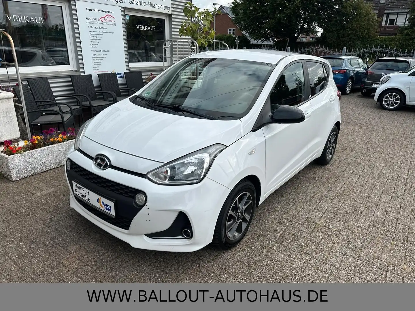 Hyundai i10 YES!*2.HAND*KLIMA*SHZ*TÜV 02-27*LED*EURO6* Blanc - 2