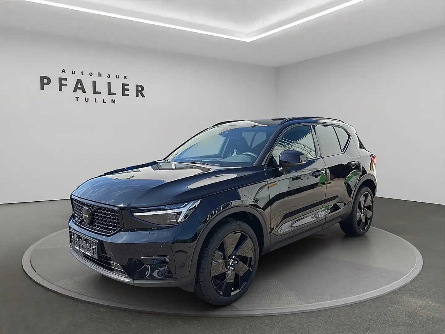 Volvo XC40 B3 Black Edition Plus Aut. Schwarz - 1