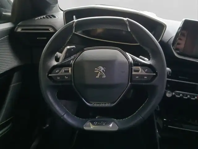 Peugeot 208 view 13