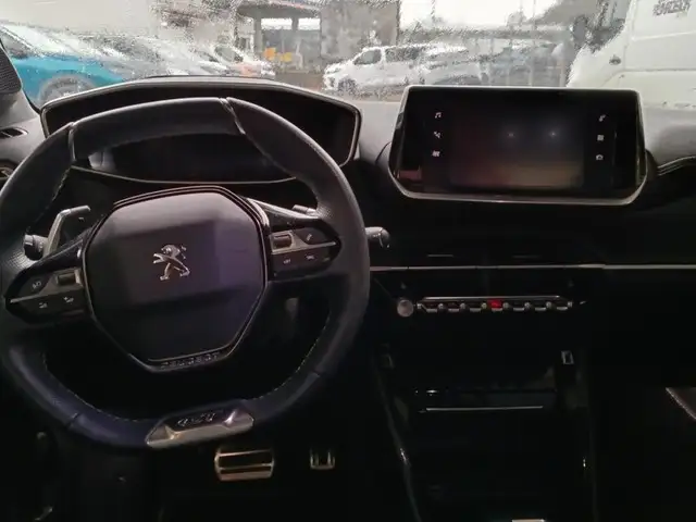 Peugeot 208 view 10