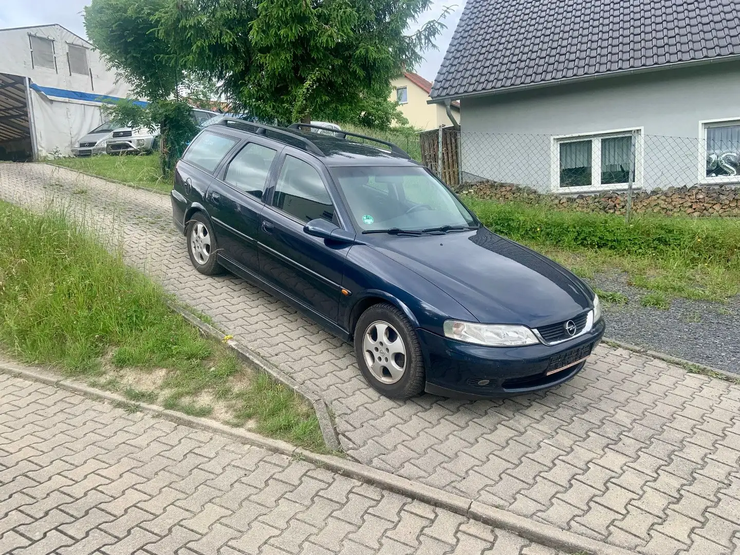 Opel Vectra 1.6 16V Selection Aut. / TÜV 04/26 Grau - 1