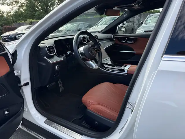 Mercedes-Benz 220 view 12