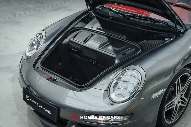 Porsche 997 view 12