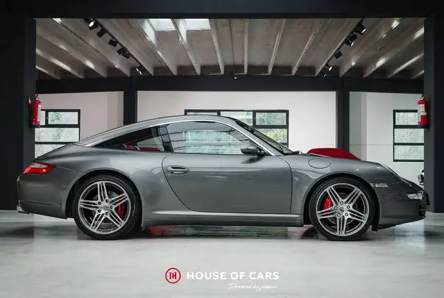 Porsche 997 view 5