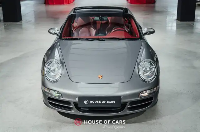 Porsche 997 view 3