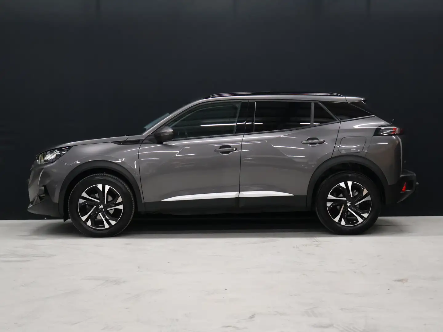 Peugeot 2008 1.2 PureTech Blue Lease Allure [APPLE CARPLAY, TRE Gris - 2