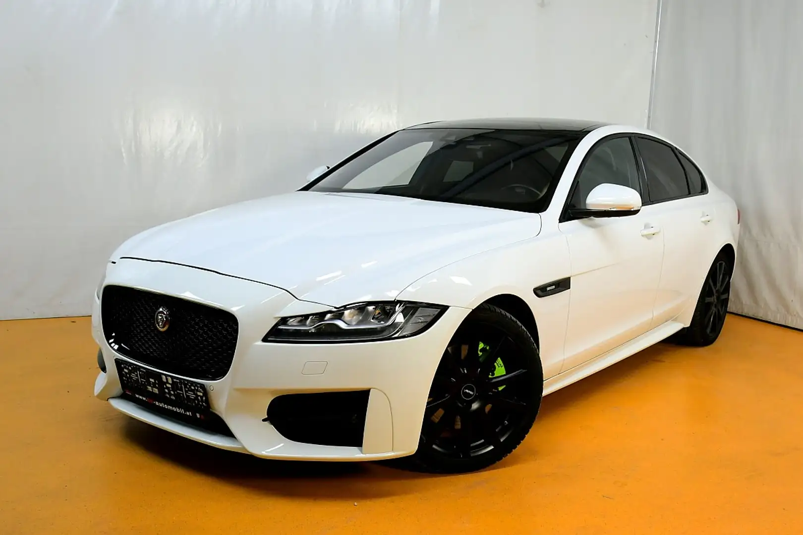 Jaguar XF 30d R-Sport Aut. Wit - 1