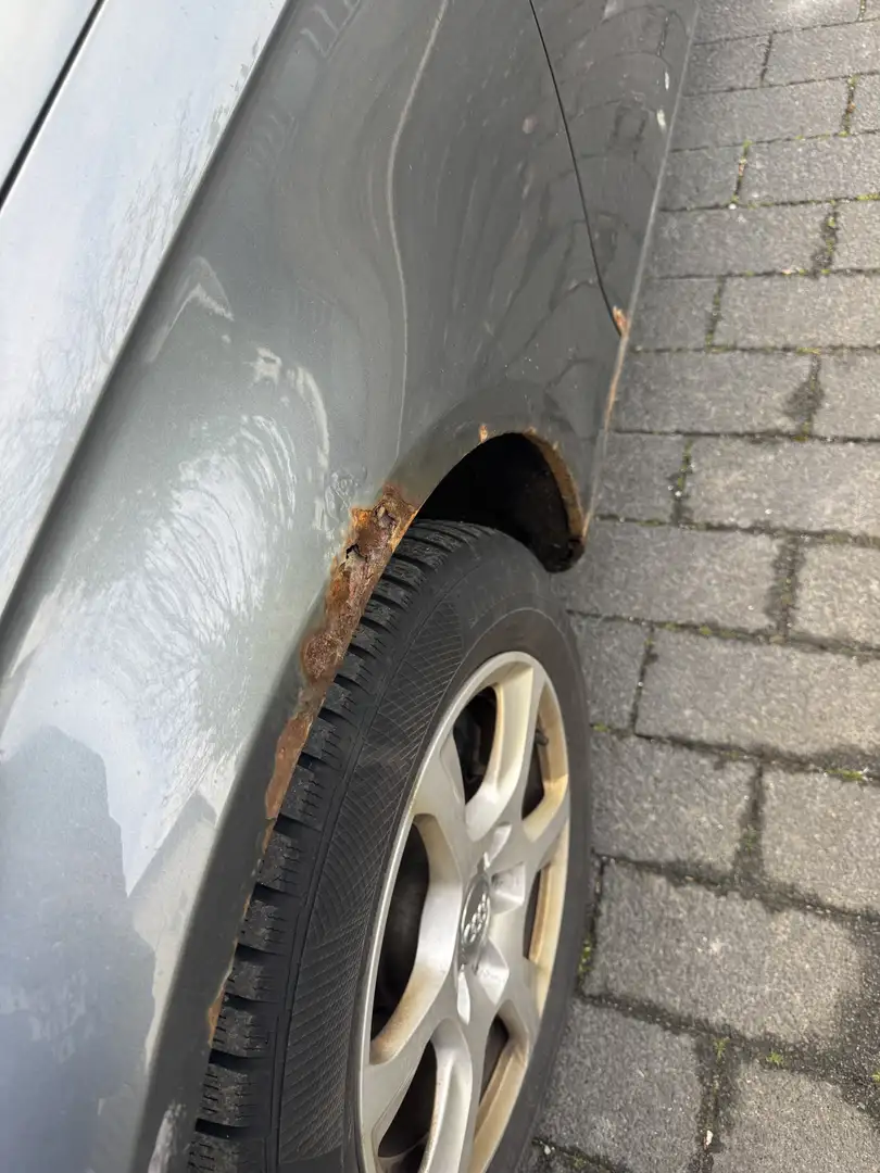 Audi A4 Attraction quattro Grau - 2