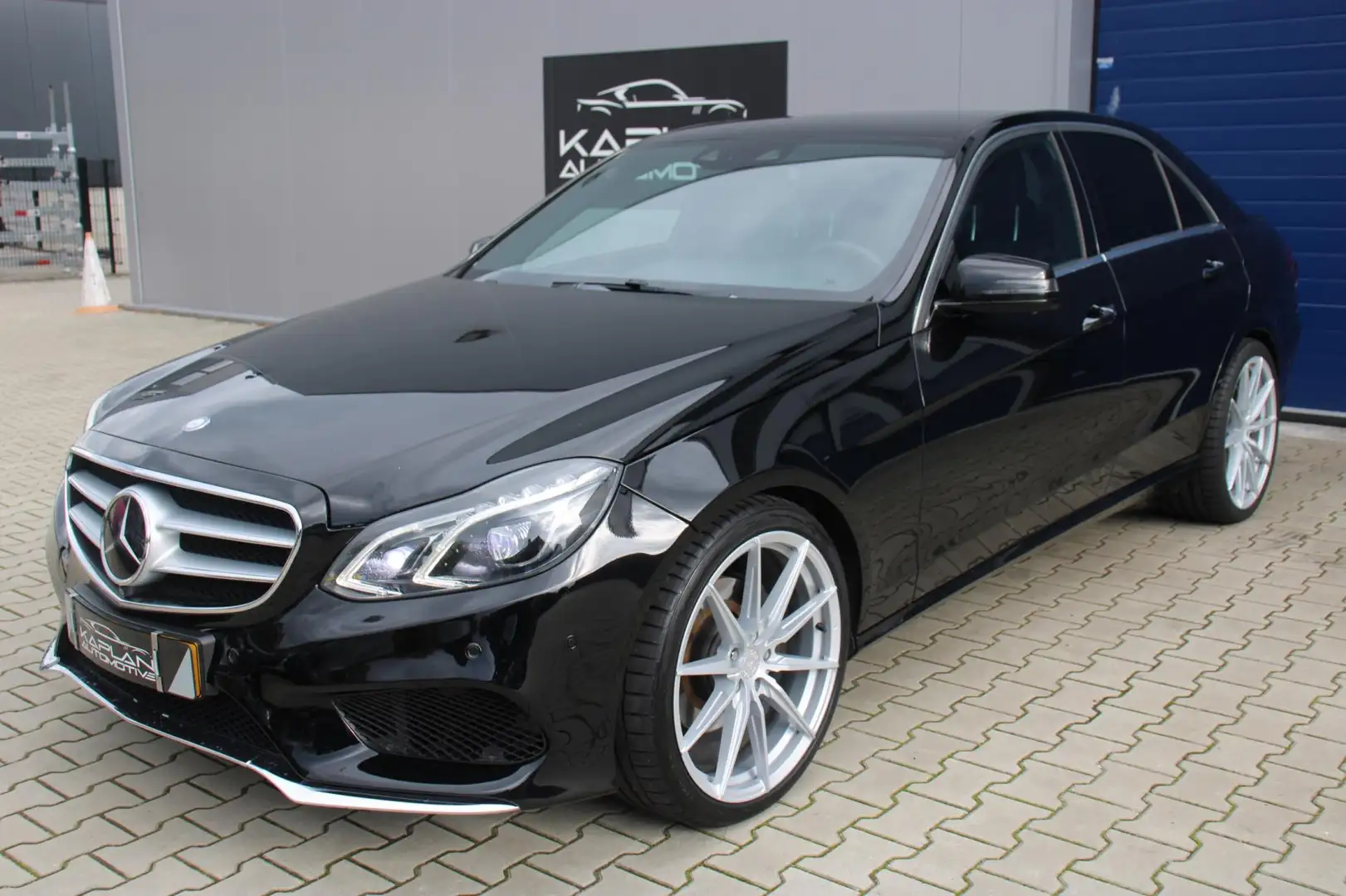 Mercedes-Benz E 350 350d AMG-Line DTR+ AirMatic Distronic 360Cam Navi Zwart - 2
